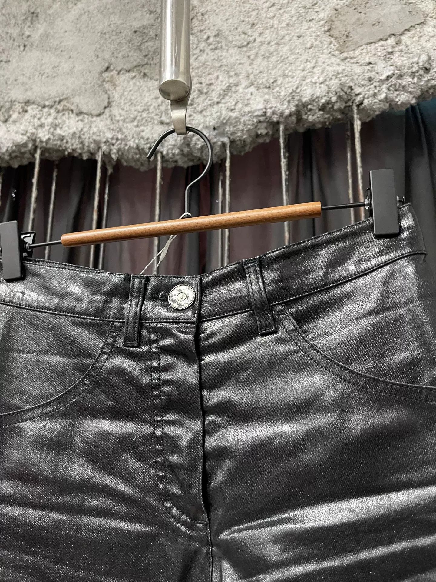 Chanel Chanel Coated Cotton Shorts Size 34 Size 25" / US 0 / IT 36 - 4 Thumbnail