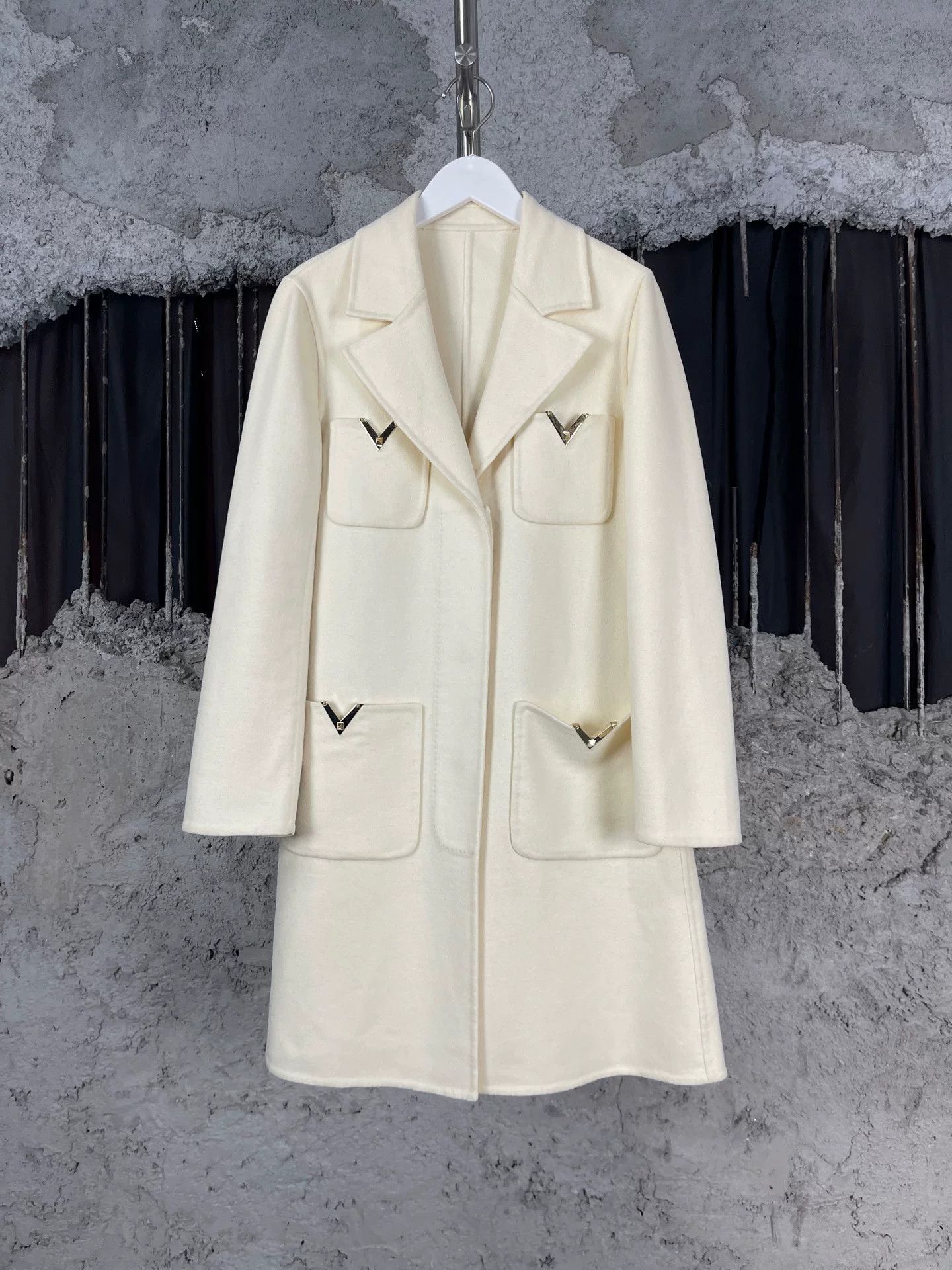 Valentino Valentino Metal V Wool Coat Size 2 Size XS / US 0-2 / IT 36-38 - 2 Thumbnail