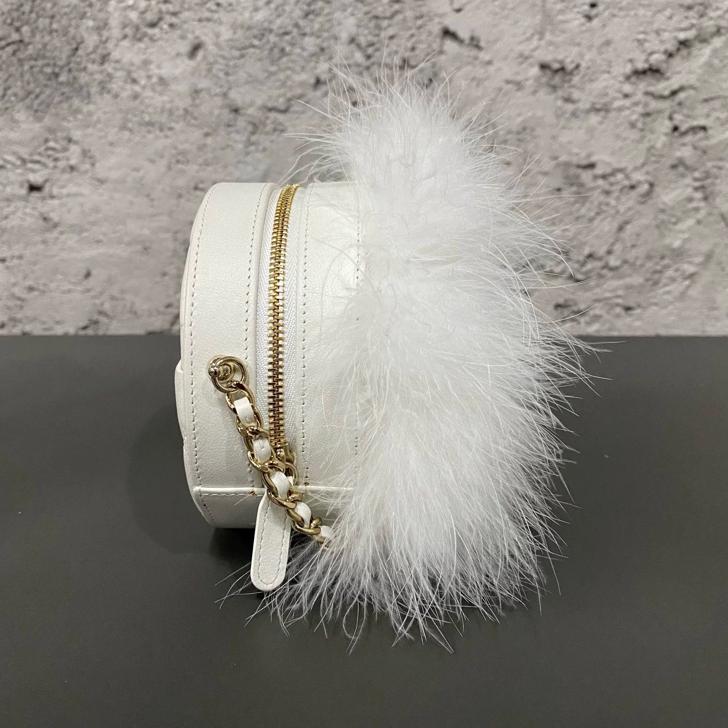 Chanel Chanel Feather Quilted Crossbody Bag ONE SIZE Size ONE SIZE - 5 Thumbnail