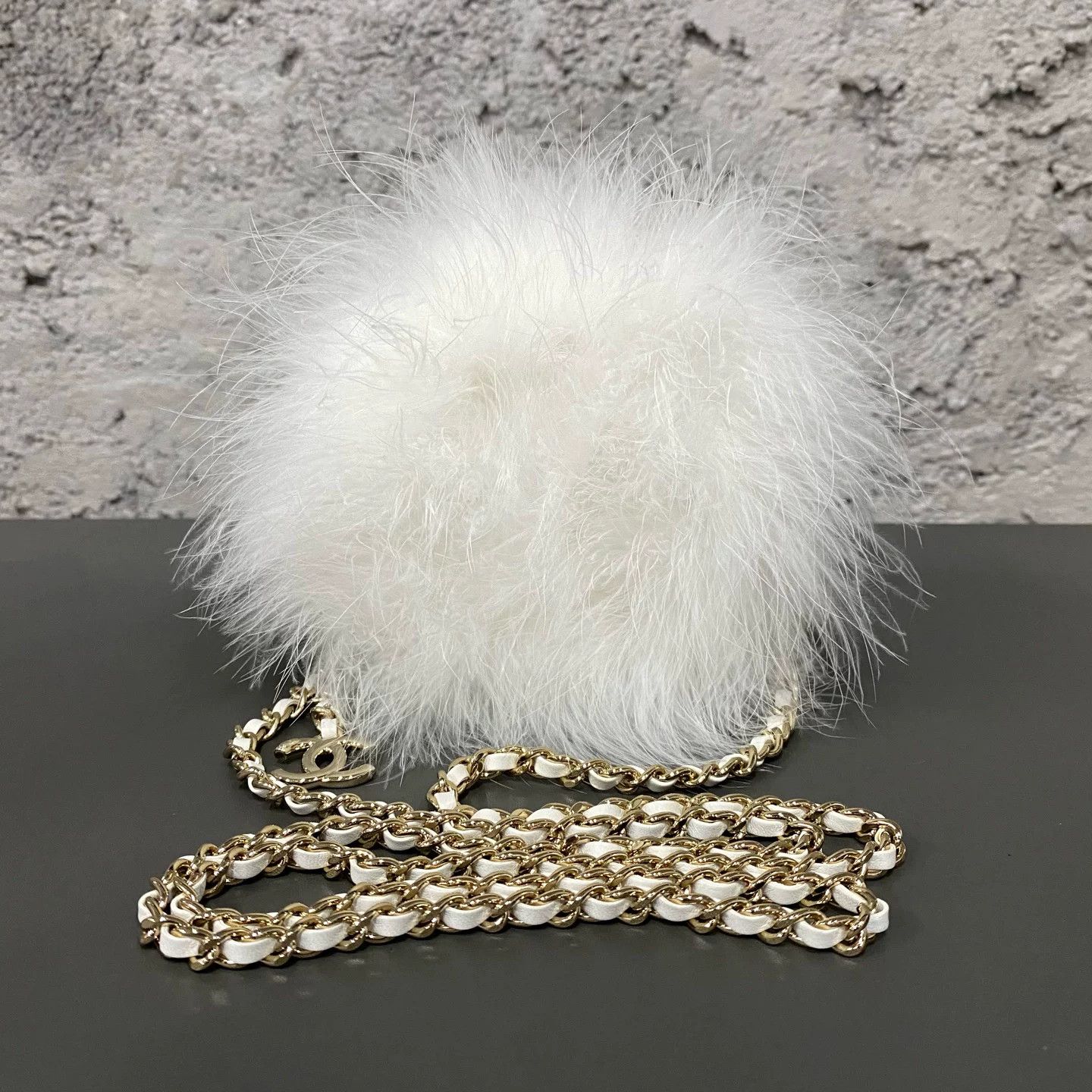 Chanel Chanel Feather Quilted Crossbody Bag ONE SIZE Size ONE SIZE - 2 Thumbnail
