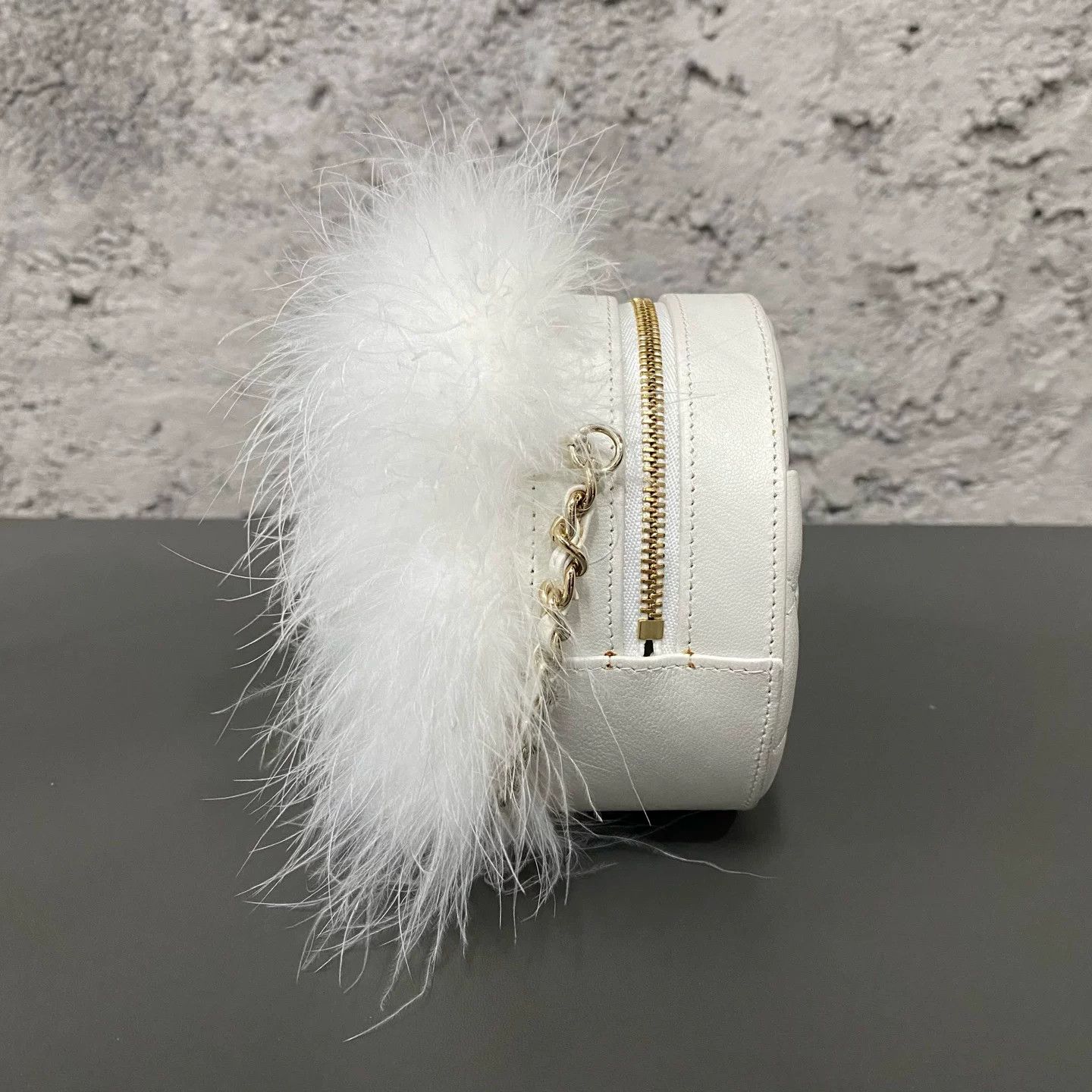 Chanel Chanel Feather Quilted Crossbody Bag ONE SIZE Size ONE SIZE - 4 Thumbnail