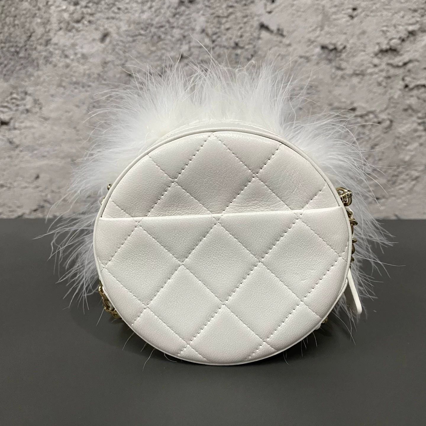 Chanel Chanel Feather Quilted Crossbody Bag ONE SIZE Size ONE SIZE - 3 Thumbnail