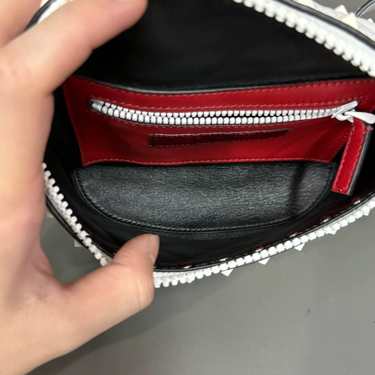 Valentino Valentino Garavani White Rockstud Belt Bag ONE SIZE Size ONE SIZE - 9 Thumbnail