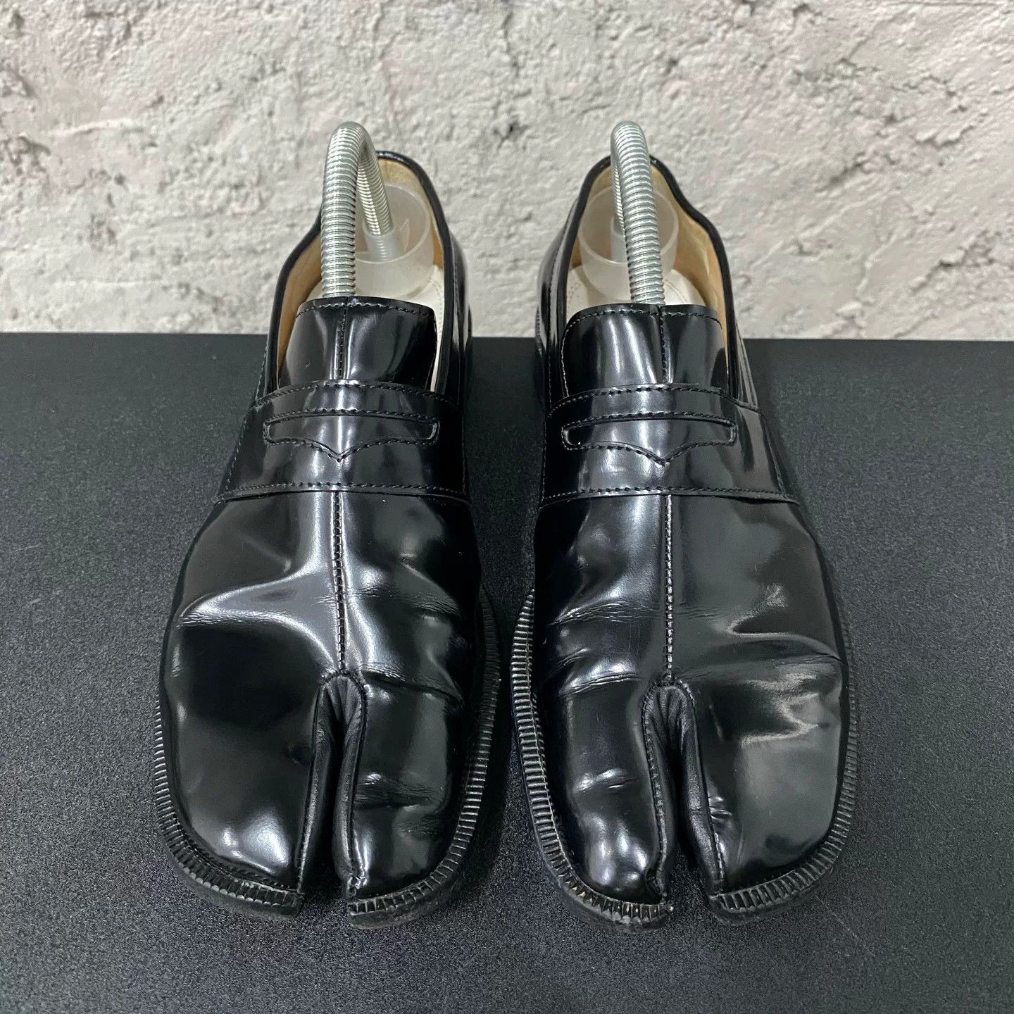 Maison Margiela Maison Margiela Tabi Patent Leather Loafers Size 38 Size US 8 / IT 38 - 7 Thumbnail