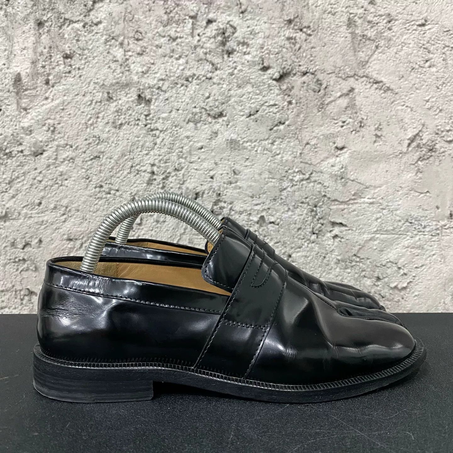 Maison Margiela Maison Margiela Tabi Patent Leather Loafers Size 38 Size US 8 / IT 38 - 2 Thumbnail