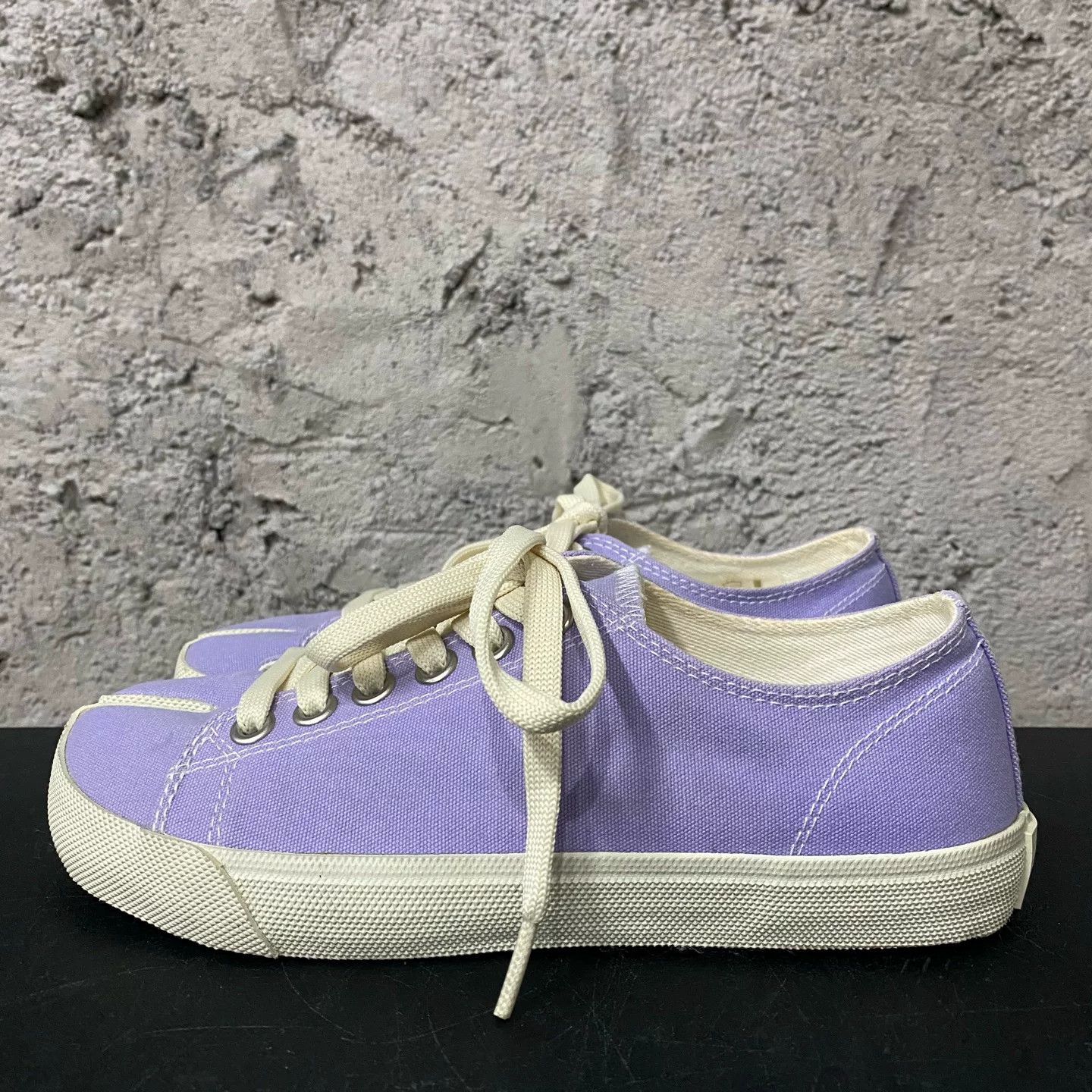 Maison Margiela Maison Margiela Purple Canvas Tabi Sneakers Size 36 Size US 6 / IT 36 - 3 Thumbnail