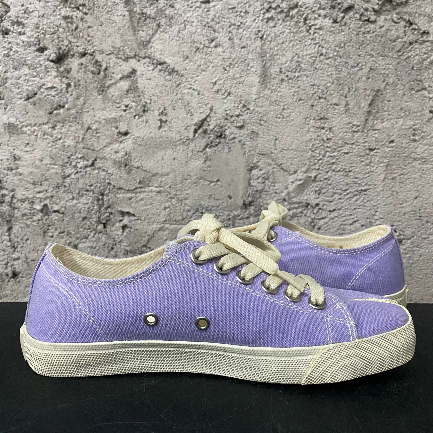 Maison Margiela Maison Margiela Purple Canvas Tabi Sneakers Size 36 Size US 6 / IT 36 - 5 Thumbnail