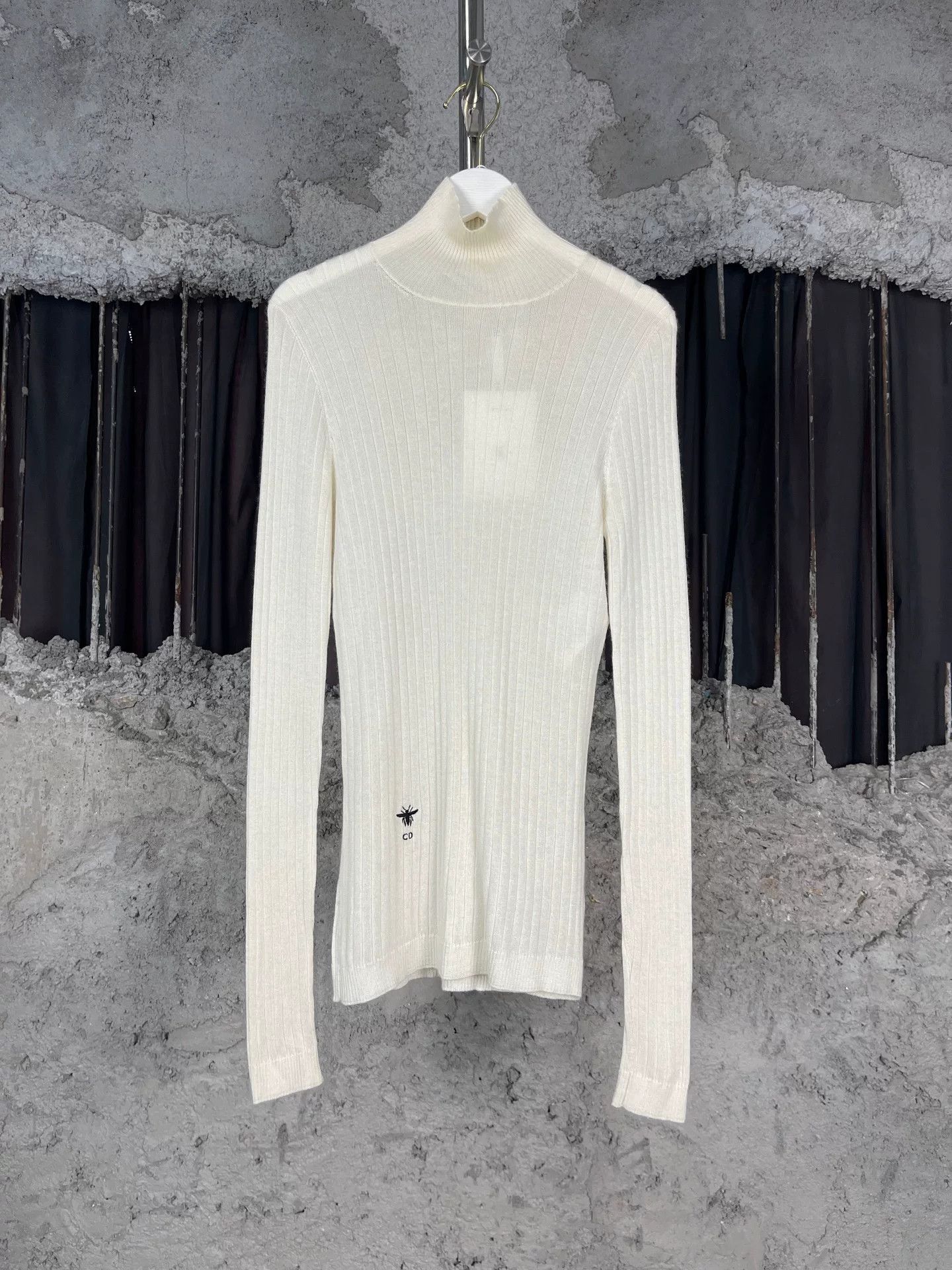 Dior Dior Bee Embroidery Ribbed Turtleneck Sweater Size 38 Size S / US 4 / IT 40 - 2 Thumbnail