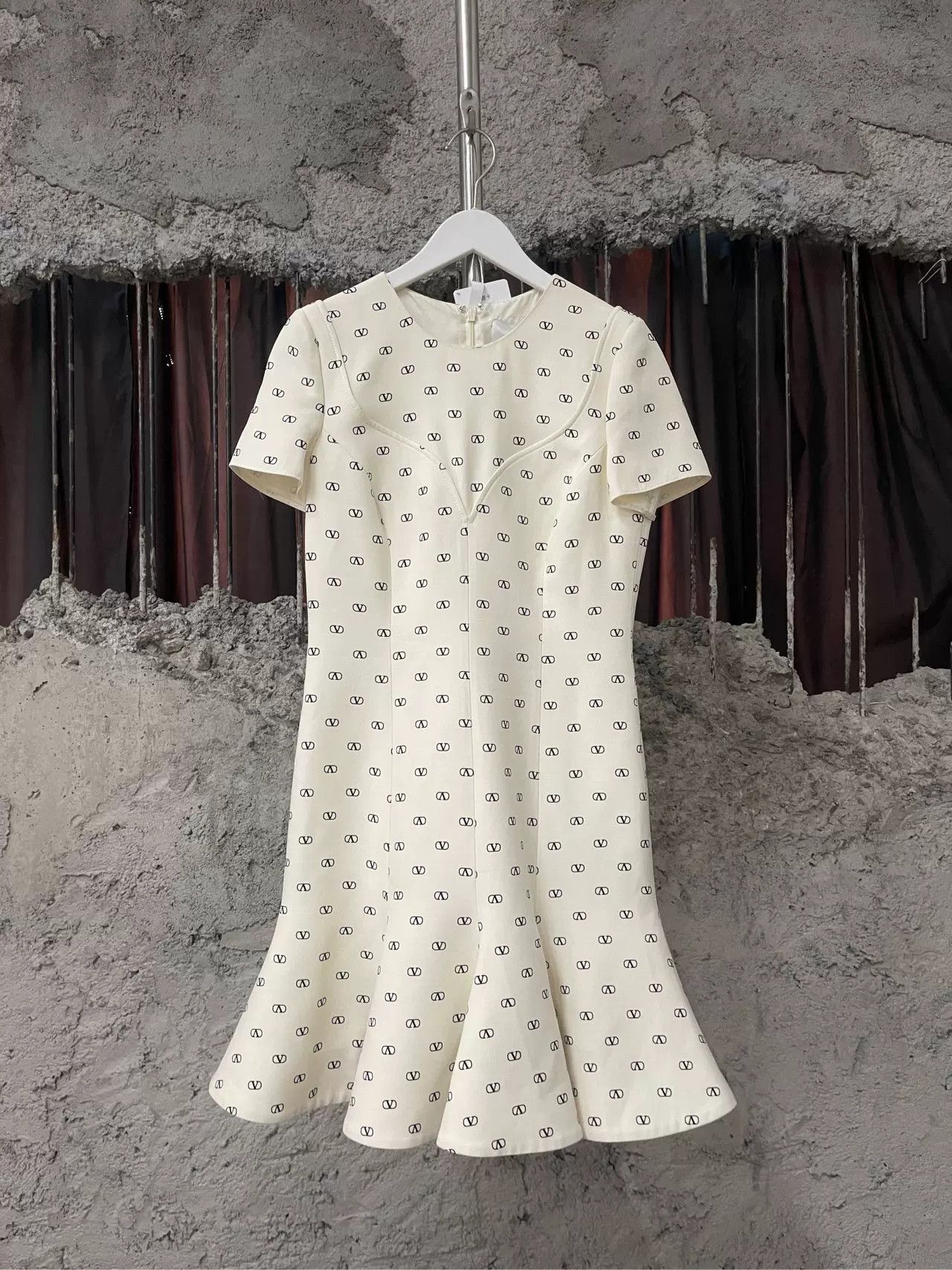 Valentino Valentino Logo Print Mini Dress Size 38 Size XS / US 0-2 / IT 36-38 - 2 Thumbnail