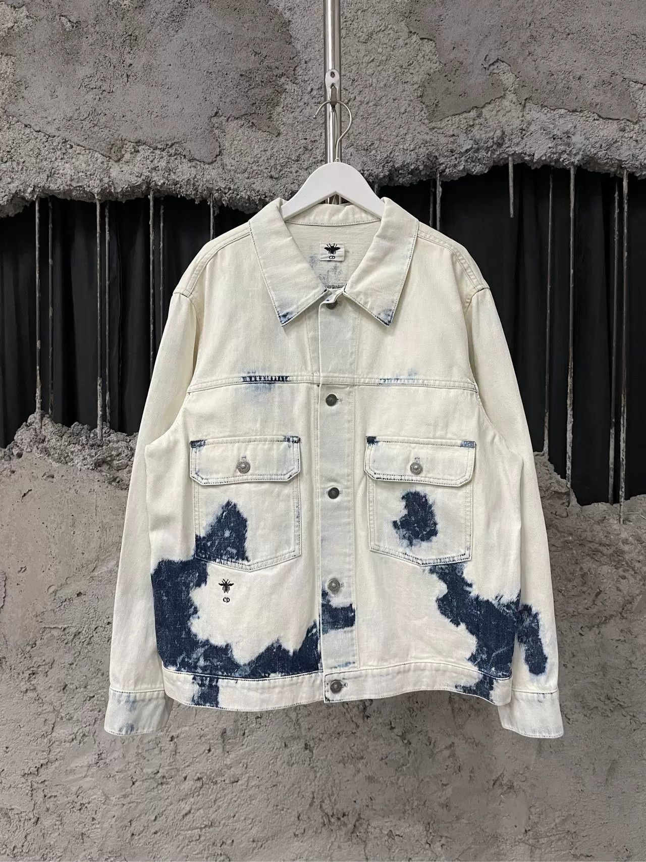 Dior Dior Tie-Dye Bee Denim Jacket Size 38 Size S / US 4 / IT 40 - 2 Thumbnail