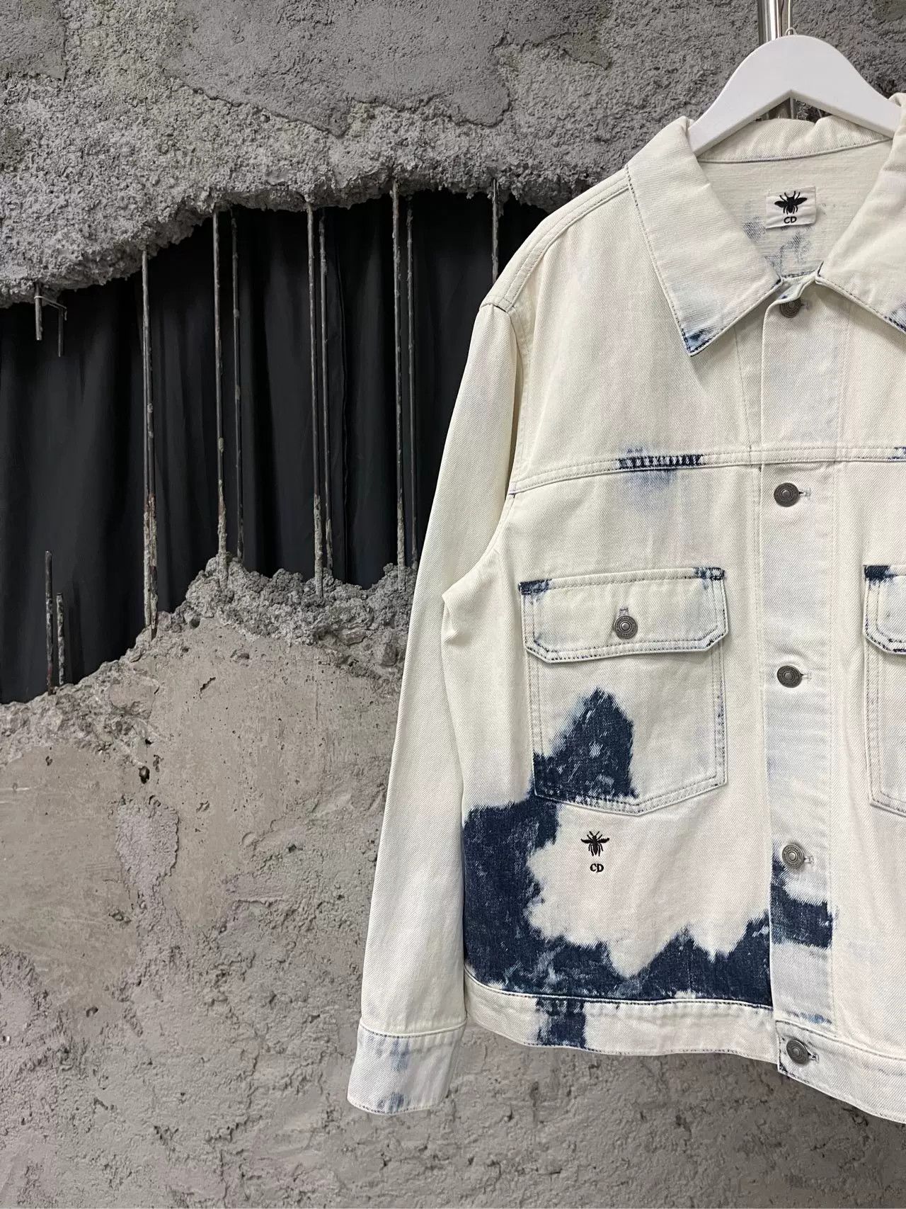 Dior Dior Tie-Dye Bee Denim Jacket Size 38 Size S / US 4 / IT 40 - 4 Thumbnail