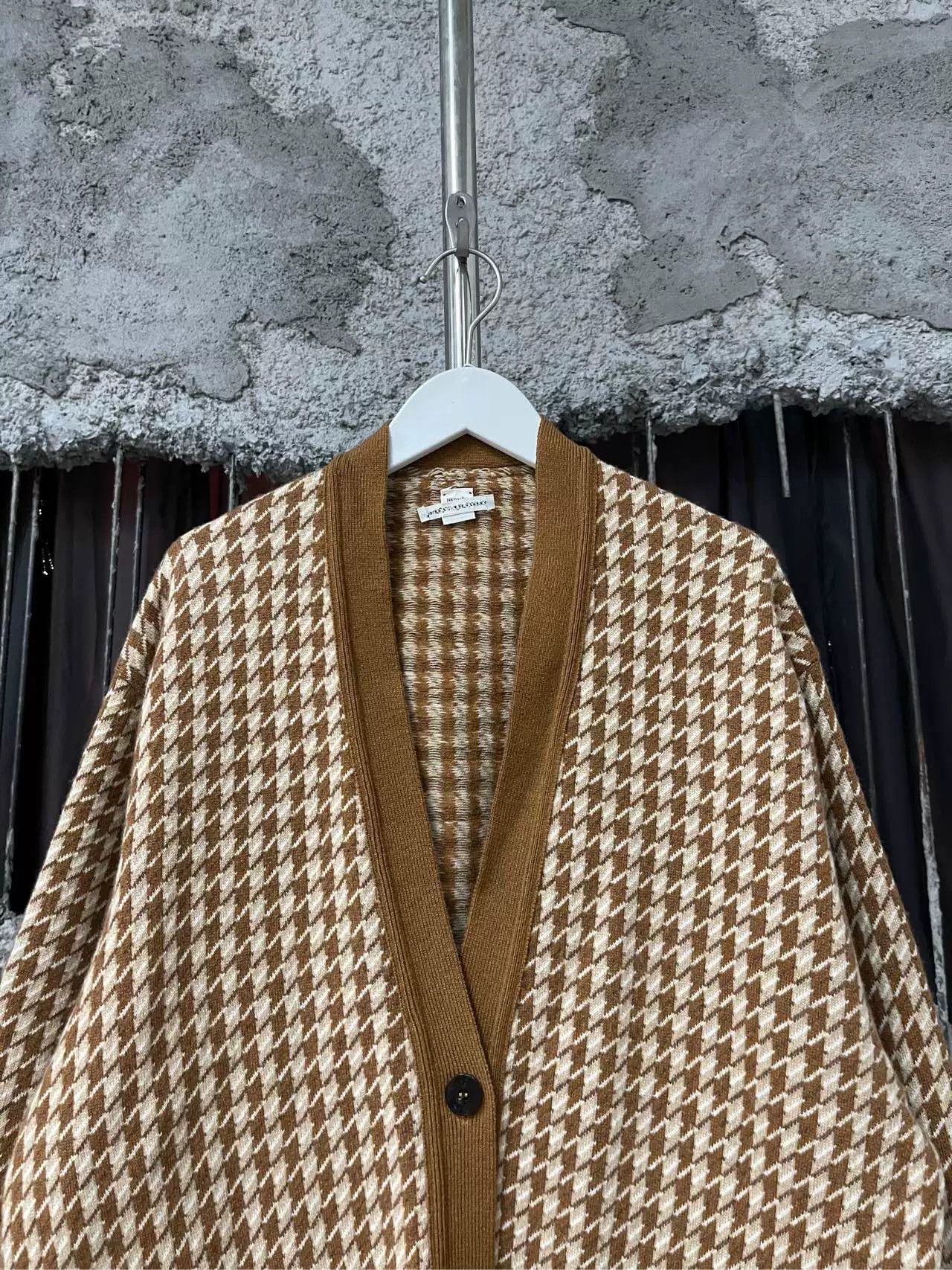 Hermes Hermès Houndstooth Cashmere Cardigan Size 34 Size XS / US 0-2 / IT 36-38 - 4 Thumbnail