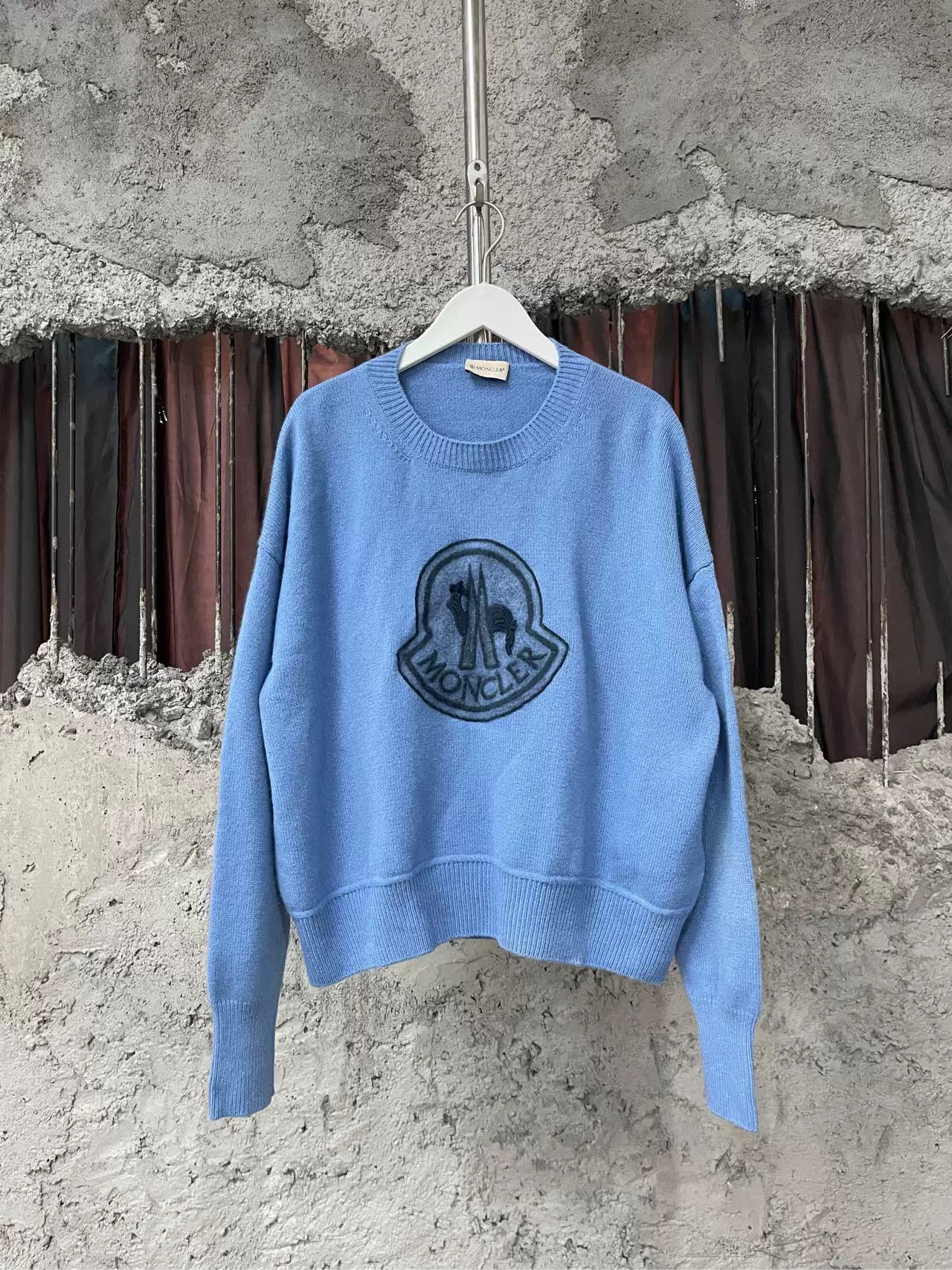 Moncler Moncler Felt Logo Patch Sweater Size M Size US M / EU 48-50 / 2 - 2 Thumbnail