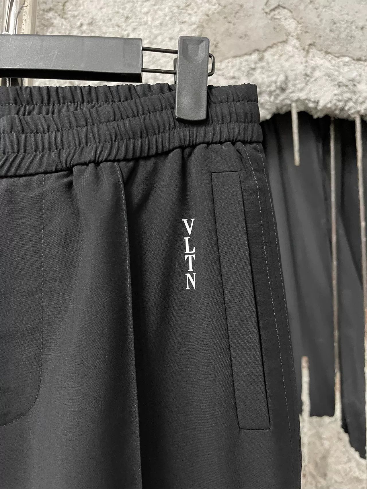 Valentino Valentino VLTN Logo Trousers Size 46 Size US 30 / EU 46 - 6 Thumbnail