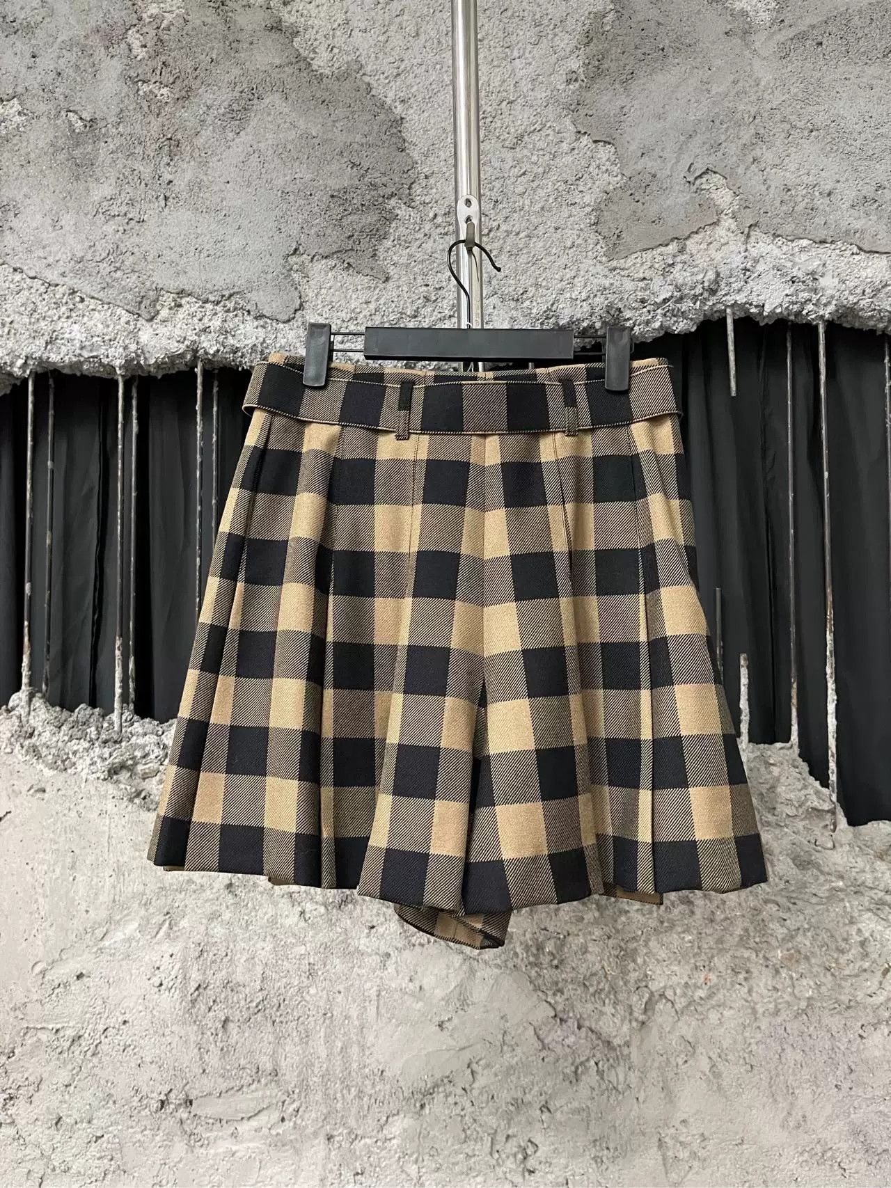 Dior Dior Plaid Wool Pleated Shorts Size 36 Size 26" / US 2 / IT 38 - 3 Thumbnail