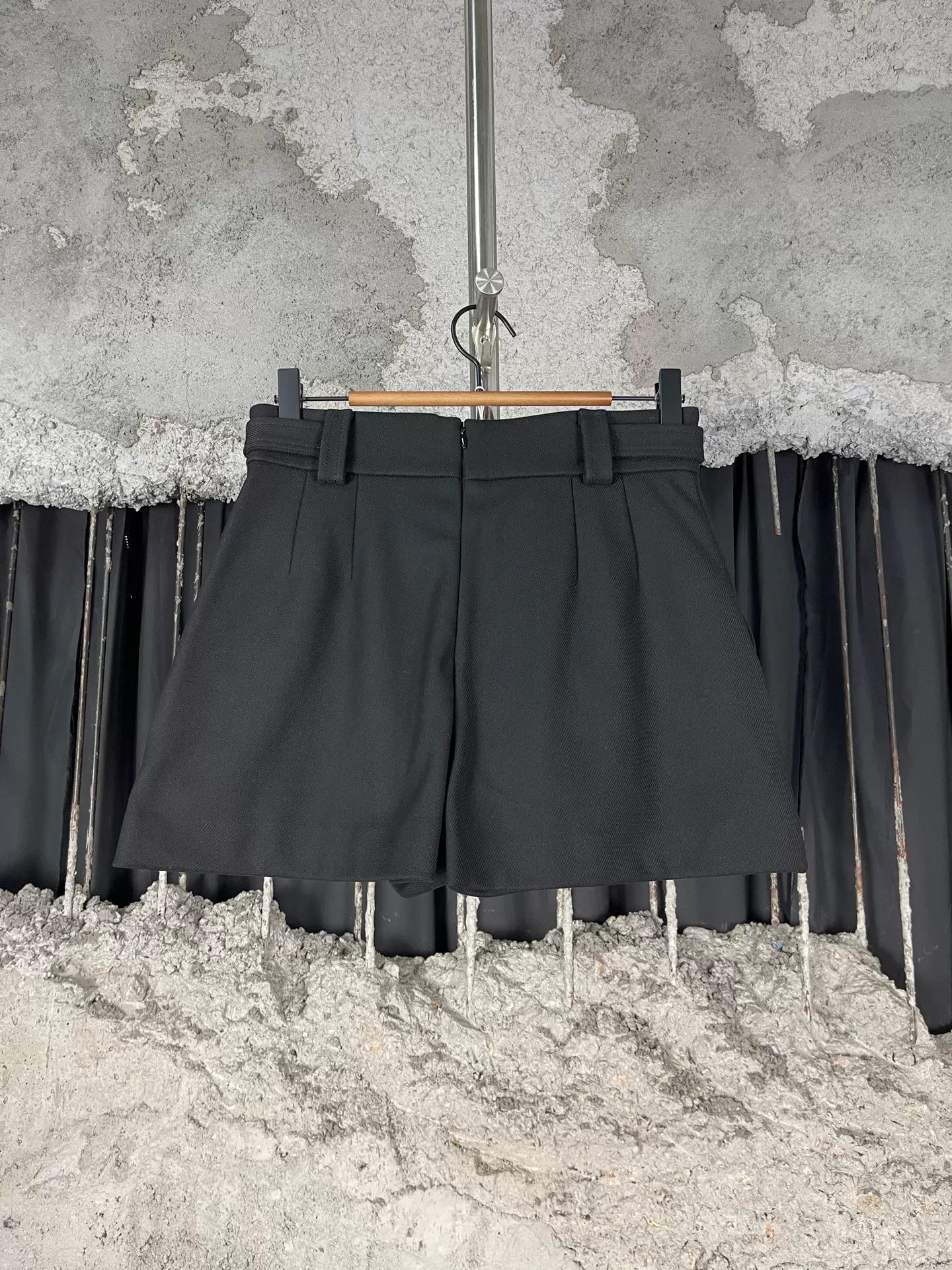 RED Valentino Red Valentino Black Belted Shorts Size 40 Size 27" / US 4 / IT 40 - 3 Thumbnail