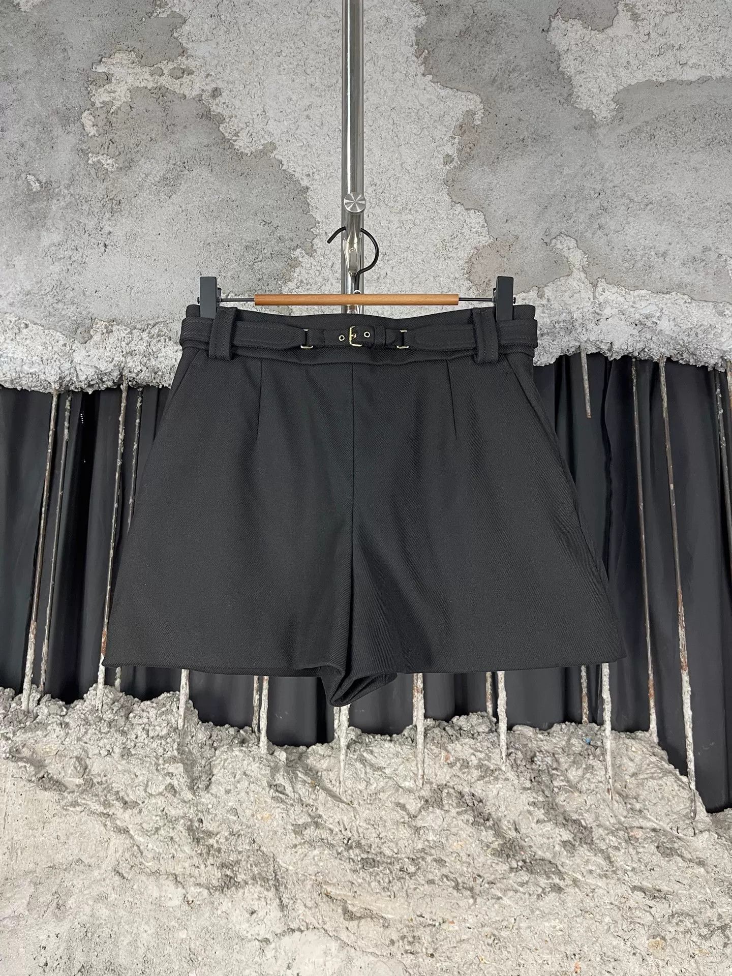 RED Valentino Red Valentino Black Belted Shorts Size 40 Size 27" / US 4 / IT 40 - 2 Thumbnail