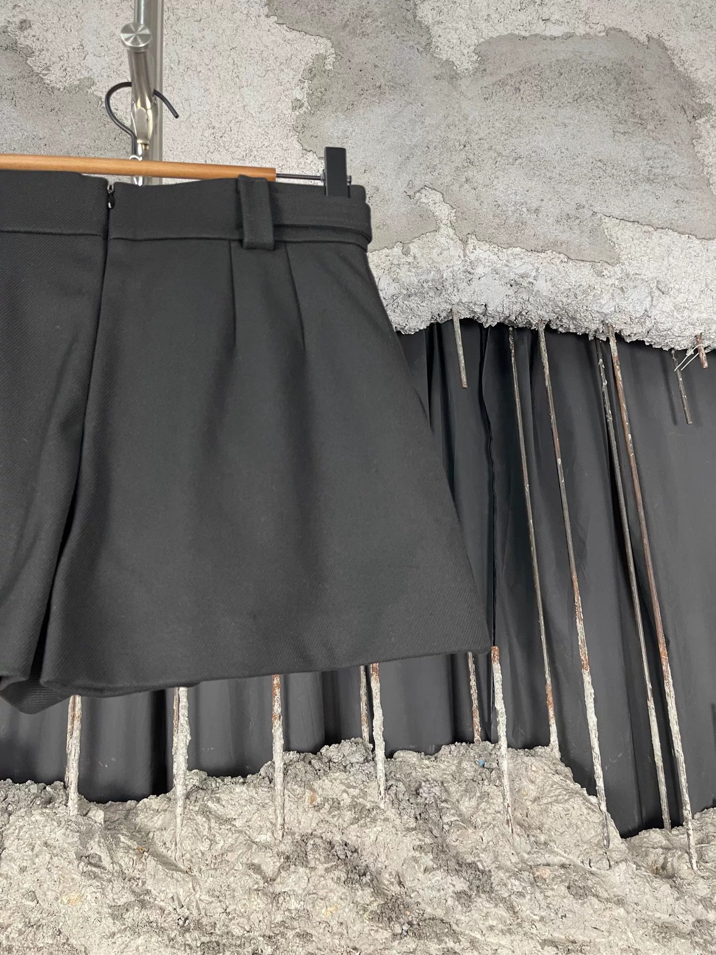 RED Valentino Red Valentino Black Belted Shorts Size 40 Size 27" / US 4 / IT 40 - 5 Thumbnail