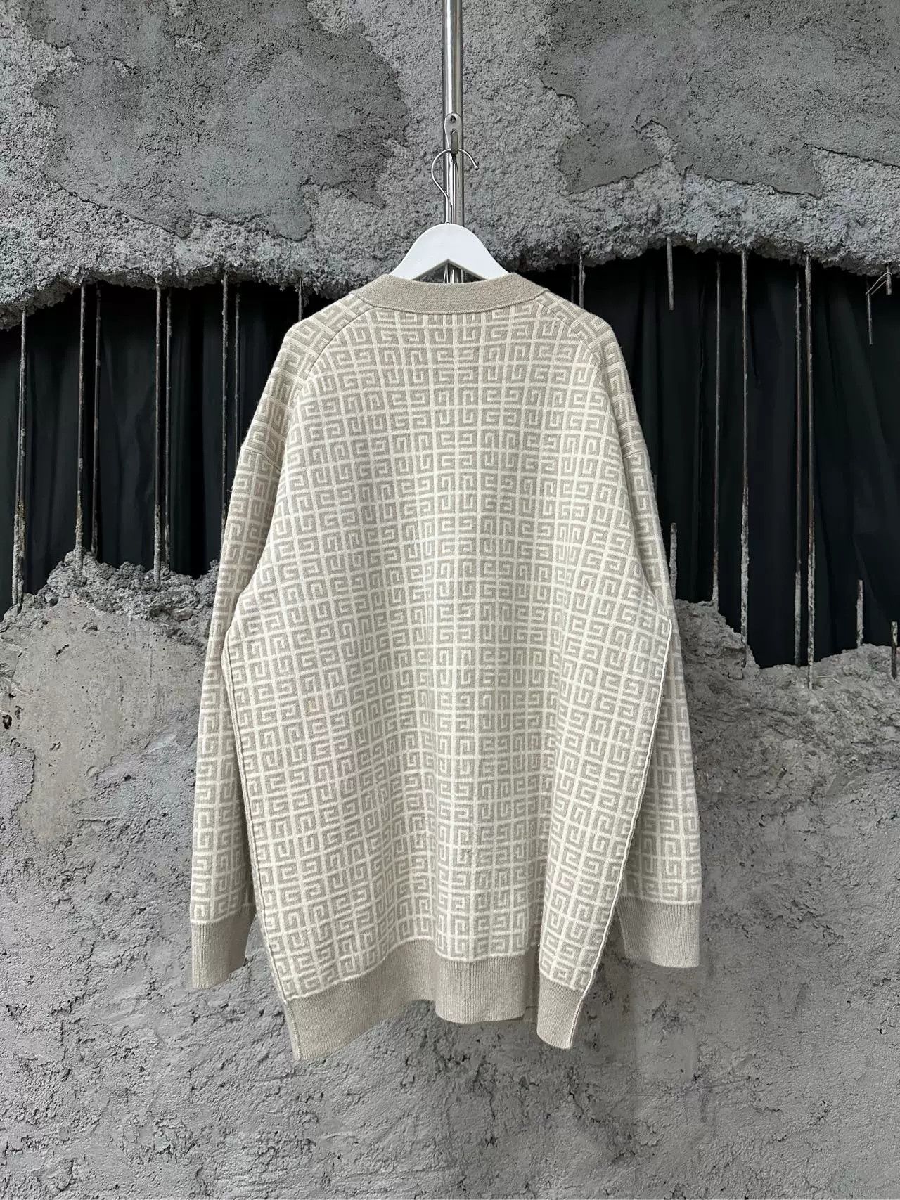 Givenchy Givenchy 4G Logo Cashmere Cardigan Size S Size US S / EU 44-46 / 1 - 3 Thumbnail
