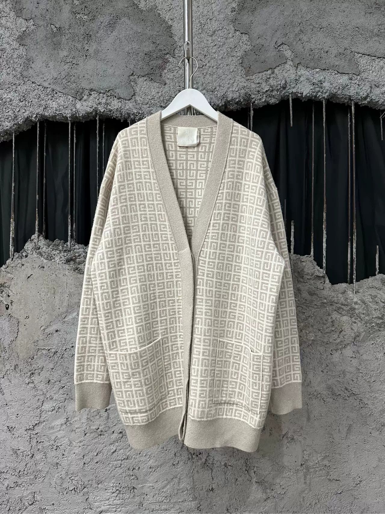 Givenchy Givenchy 4G Logo Cashmere Cardigan Size S Size US S / EU 44-46 / 1 - 2 Thumbnail