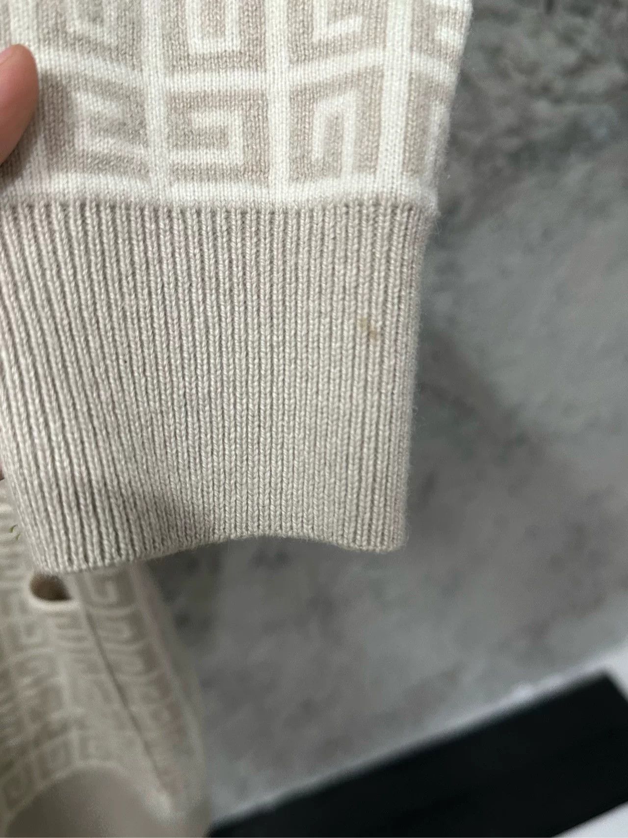 Givenchy Givenchy 4G Logo Cashmere Cardigan Size S Size US S / EU 44-46 / 1 - 6 Thumbnail