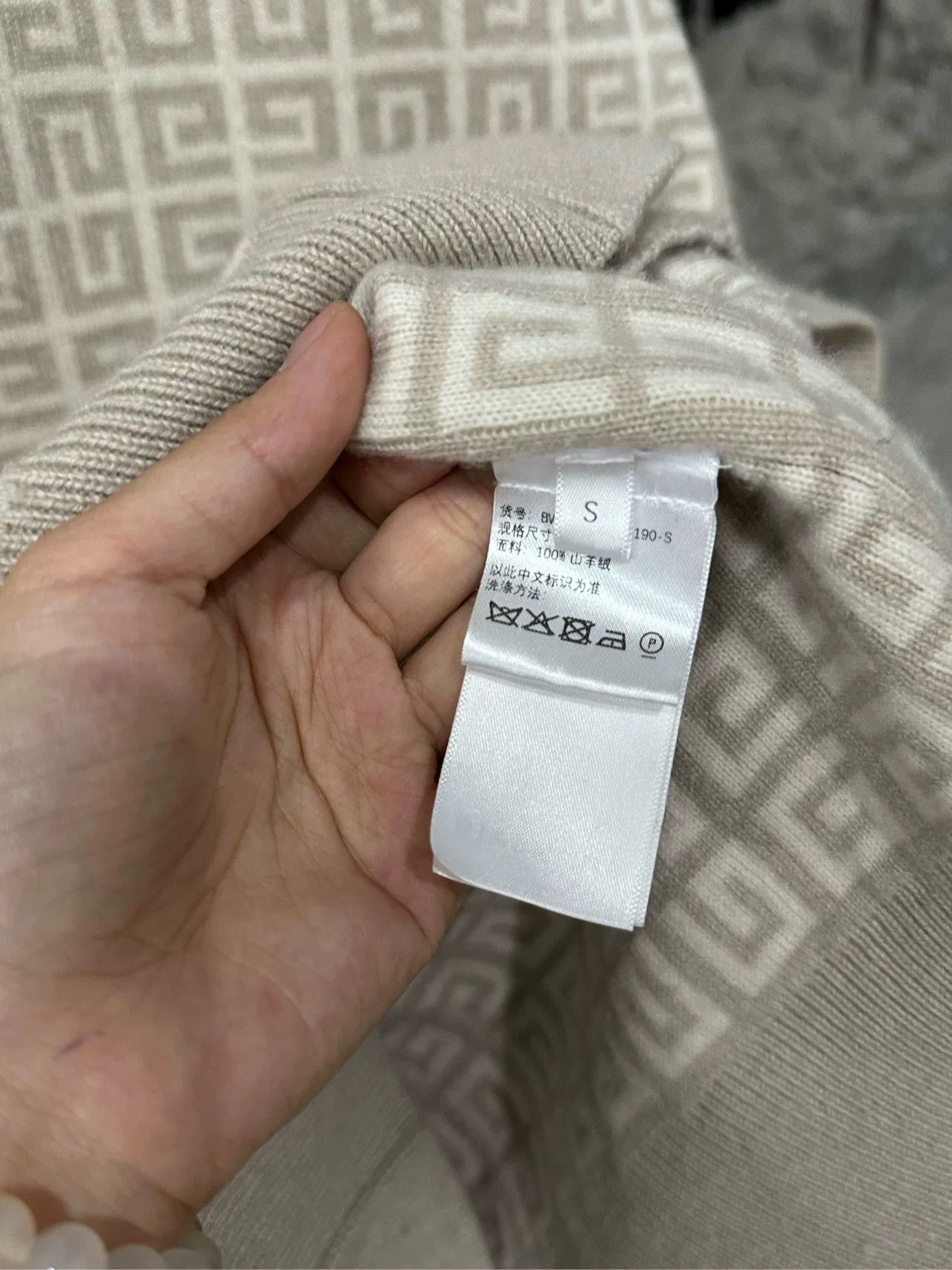 Givenchy Givenchy 4G Logo Cashmere Cardigan Size S Size US S / EU 44-46 / 1 - 8 Thumbnail