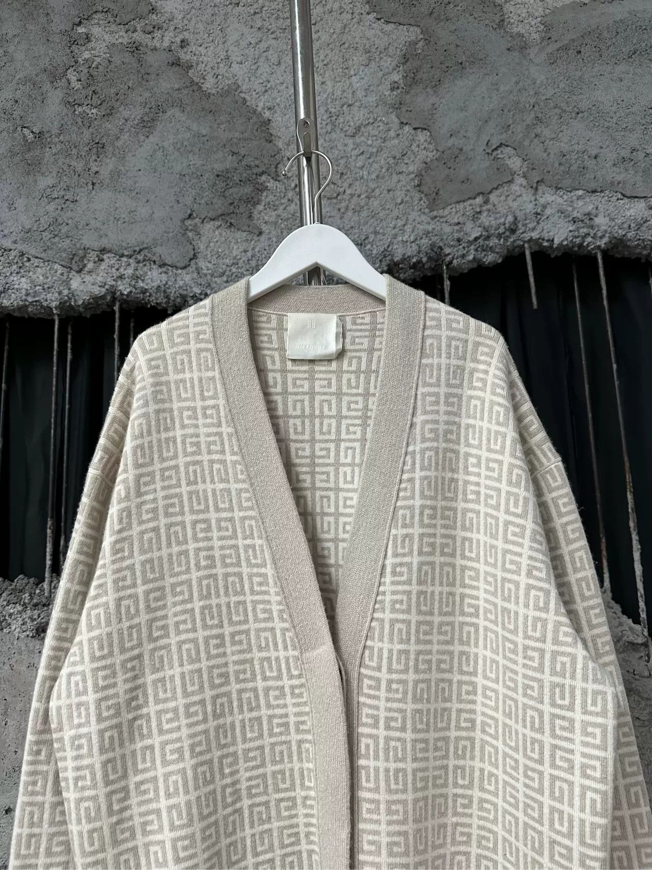 Givenchy Givenchy 4G Logo Cashmere Cardigan Size S Size US S / EU 44-46 / 1 - 4 Thumbnail