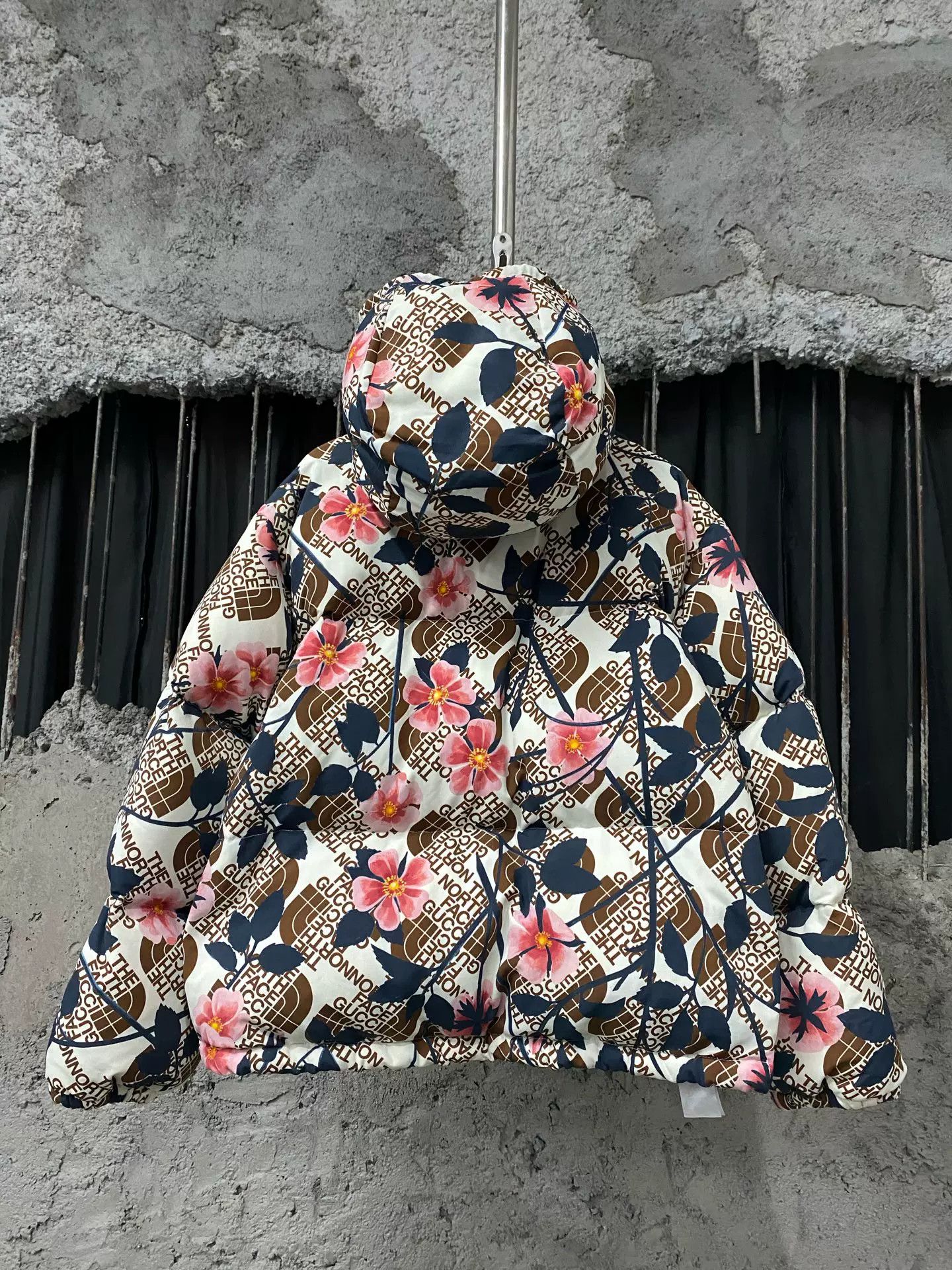 Gucci × The North Face Gucci x The North Face Floral Puffer Jacket XXS Size US XXS / EU 40 - 3 Thumbnail