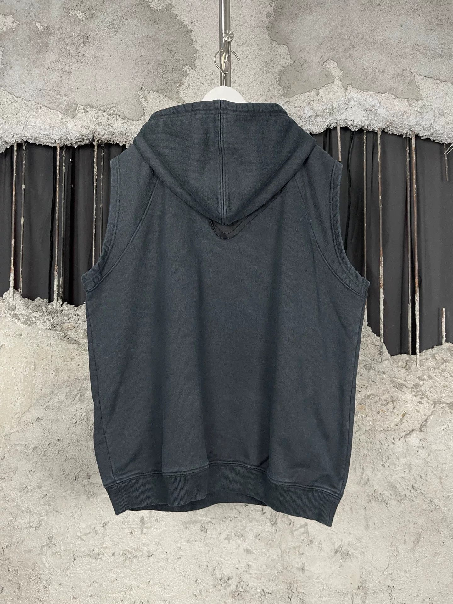 Prada Prada Graphic Sleeveless Hoodie Size S Size US S / EU 44-46 / 1 - 3 Thumbnail