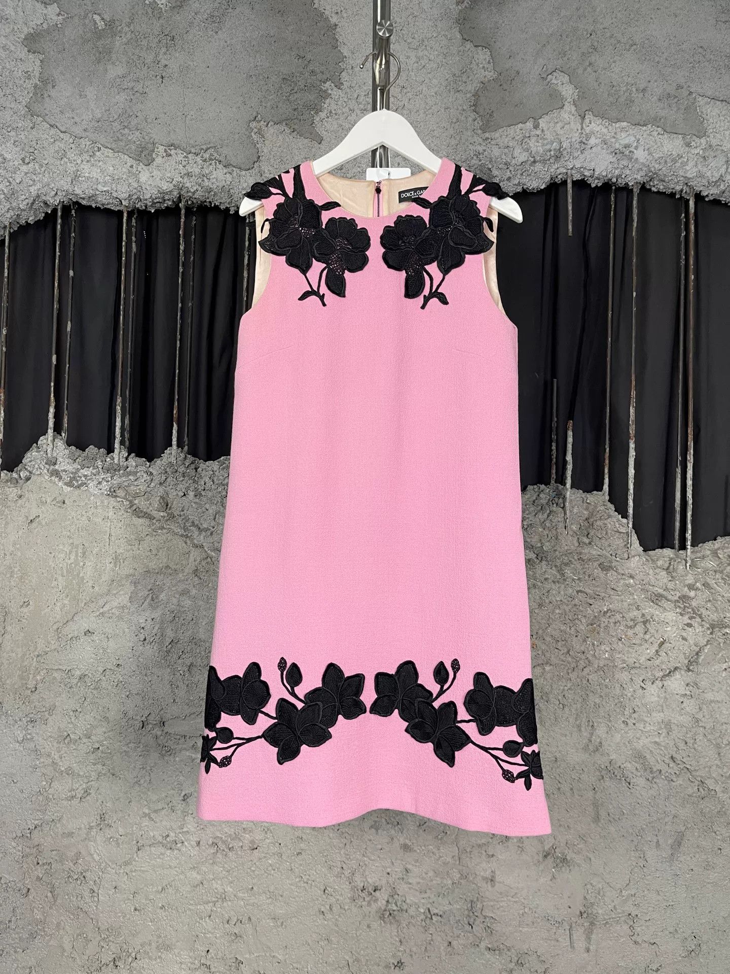Dolce & Gabbana Dolce & Gabbana Floral Embroidered Mini Dress Size 38 Size XS / US 0-2 / IT 36-38 - 2 Thumbnail