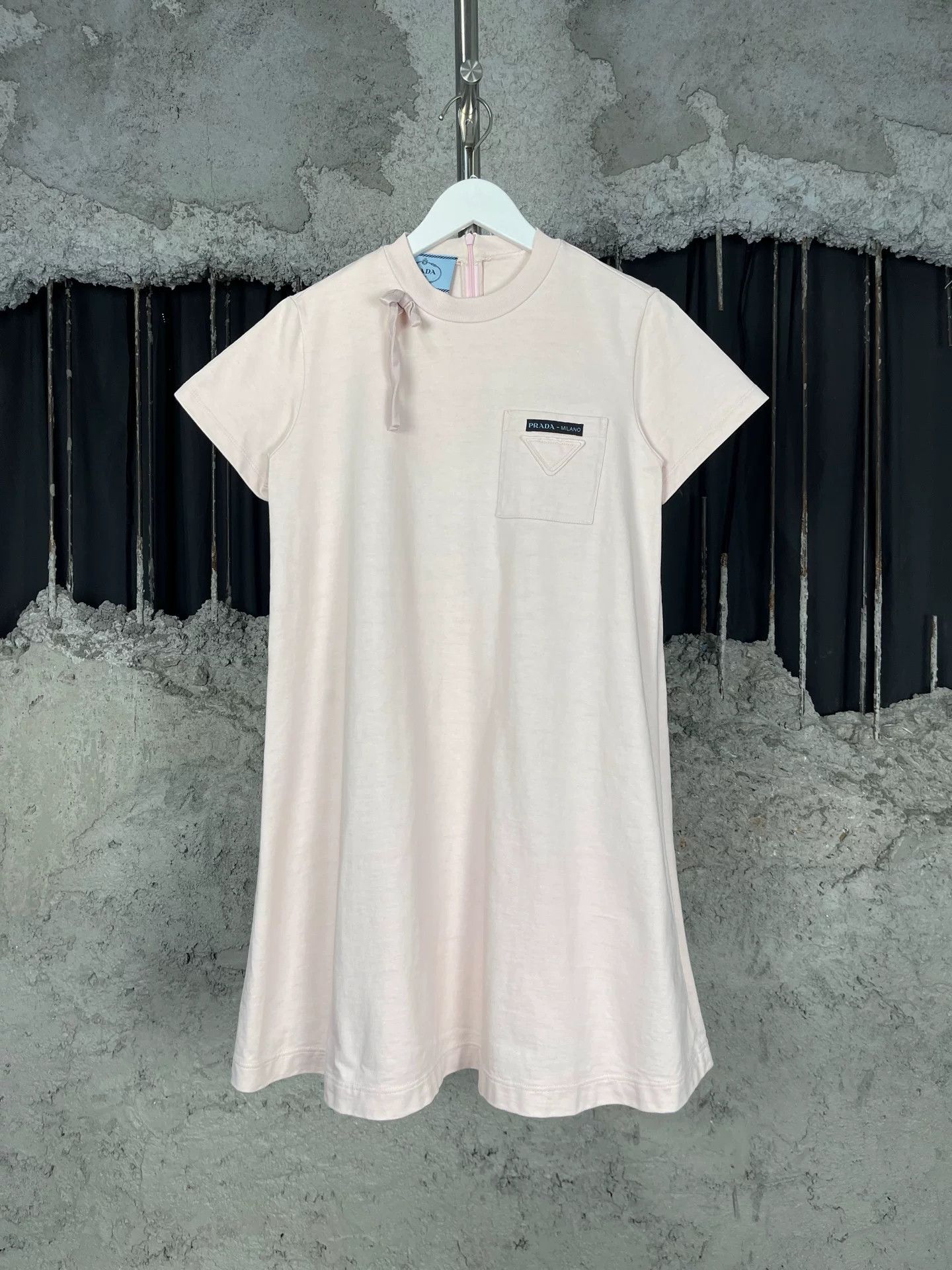 Prada Prada Pink Logo Pocket Mini Dress Size 40 Size S / US 4 / IT 40 - 2 Thumbnail
