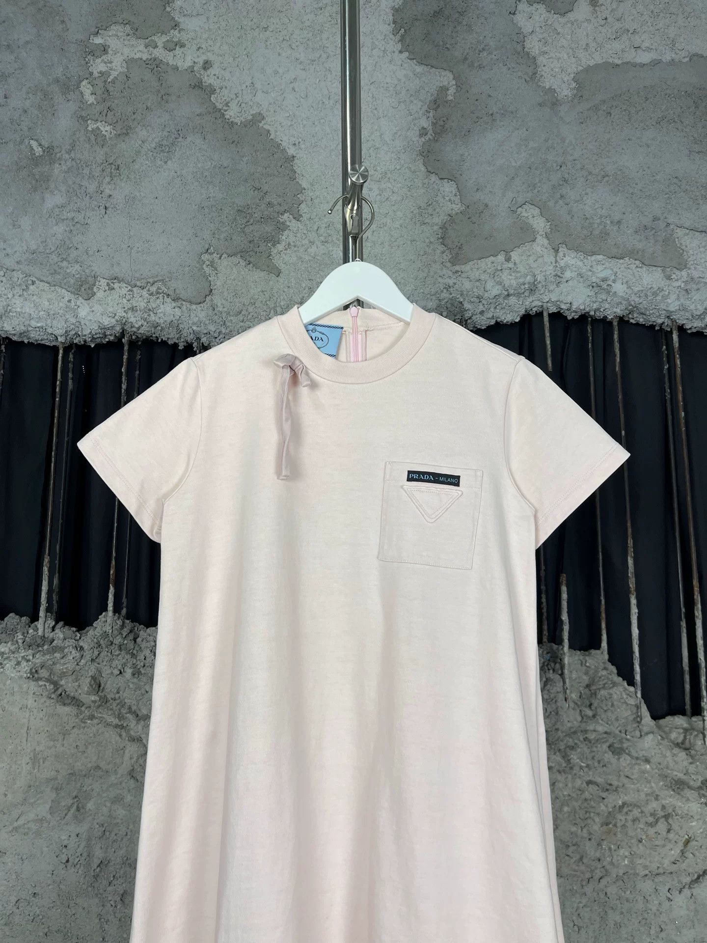 Prada Prada Pink Logo Pocket Mini Dress Size 40 Size S / US 4 / IT 40 - 4 Thumbnail