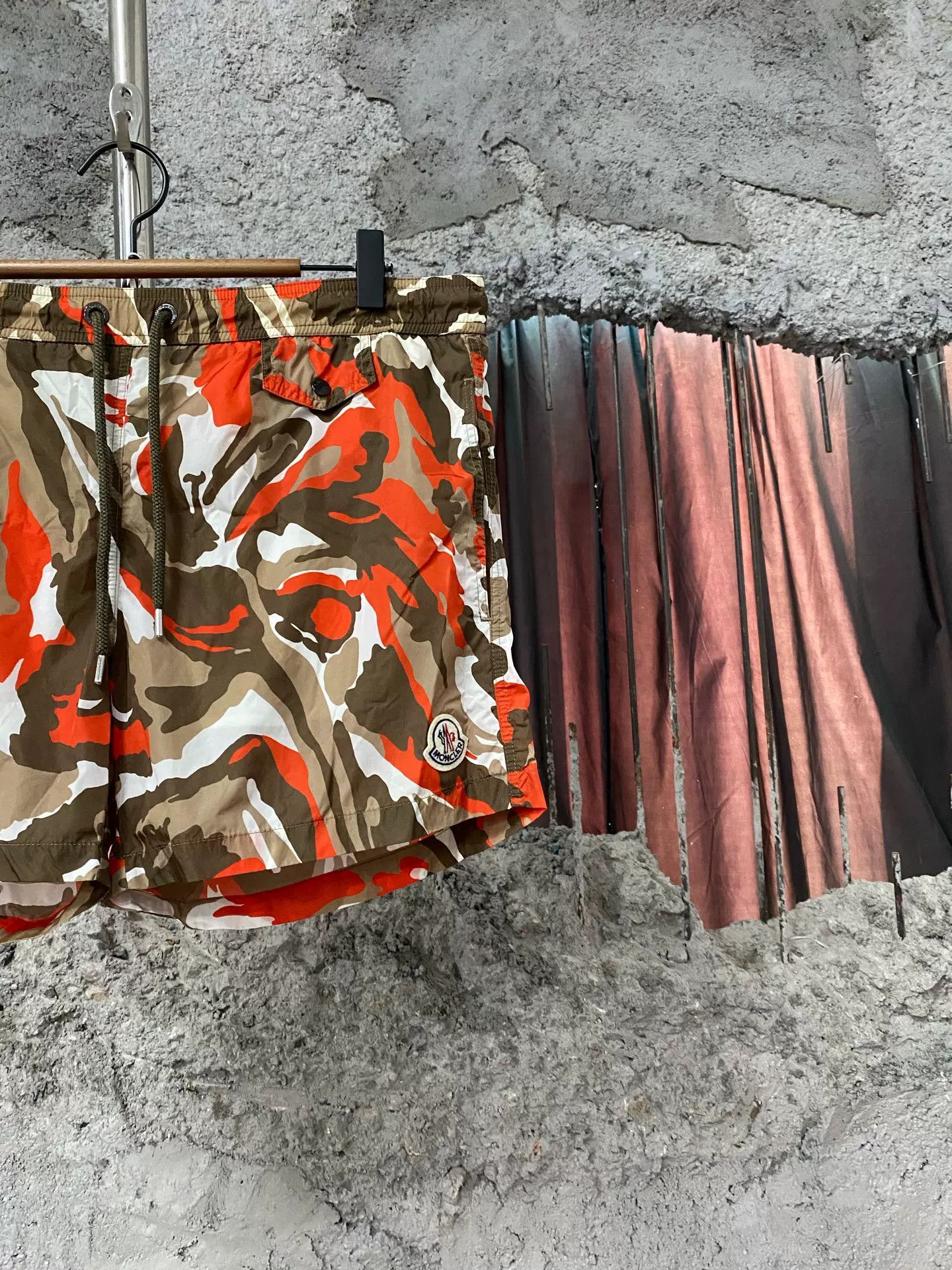 Moncler Moncler Camo Logo Shorts Size M Size US 32 / EU 48 - 5 Thumbnail