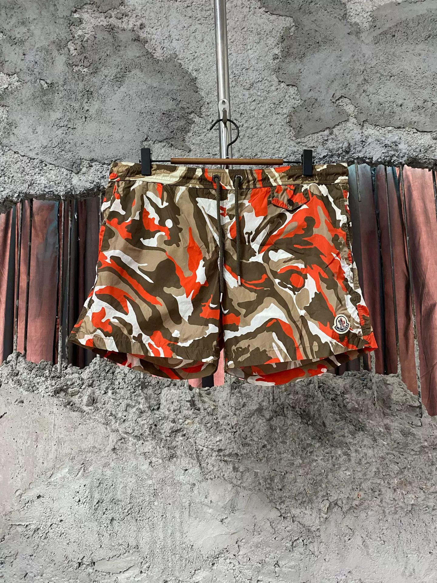 Moncler Moncler Camo Logo Shorts Size M Size US 32 / EU 48 - 2 Thumbnail