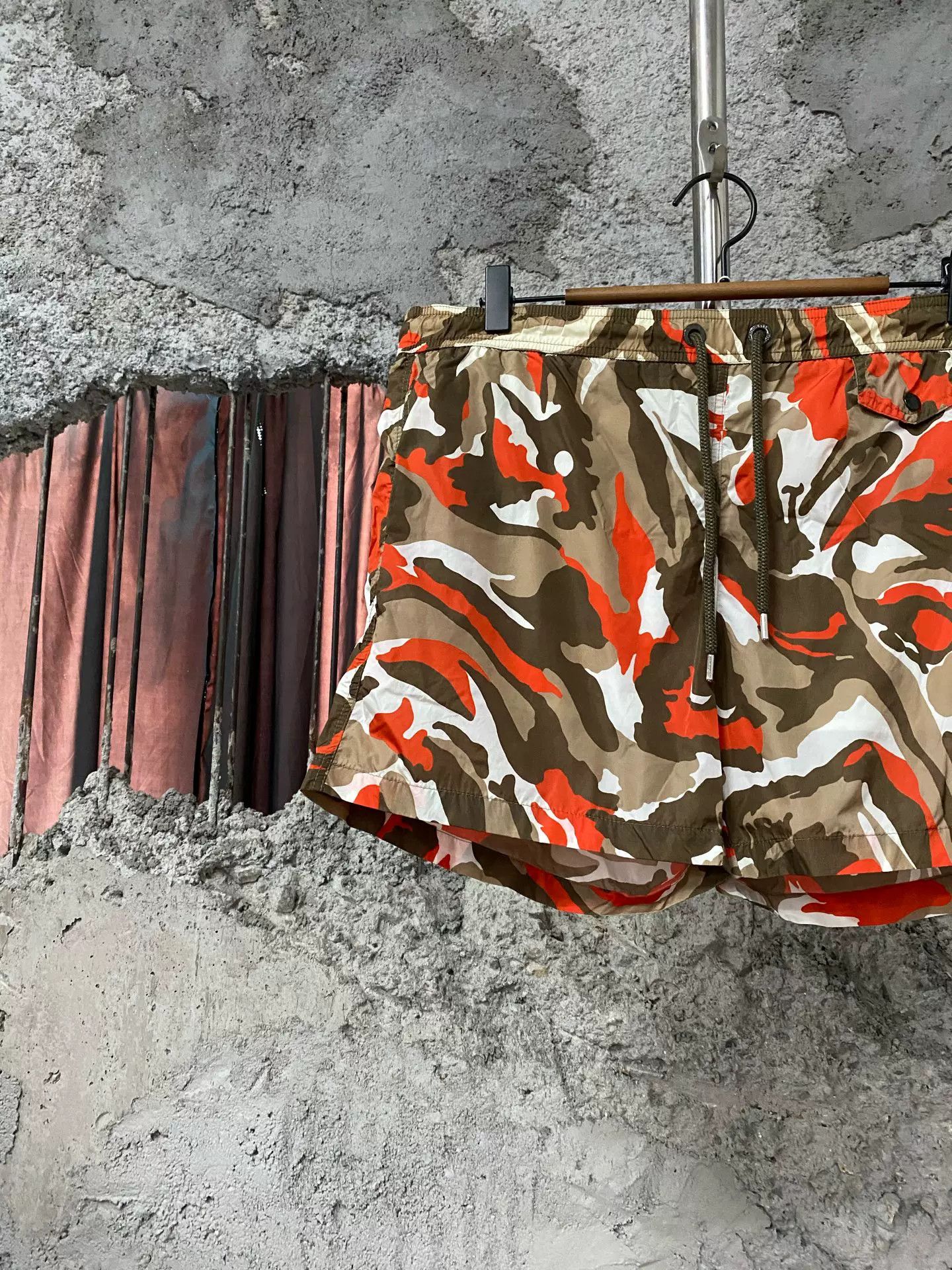 Moncler Moncler Camo Logo Shorts Size M Size US 32 / EU 48 - 4 Thumbnail