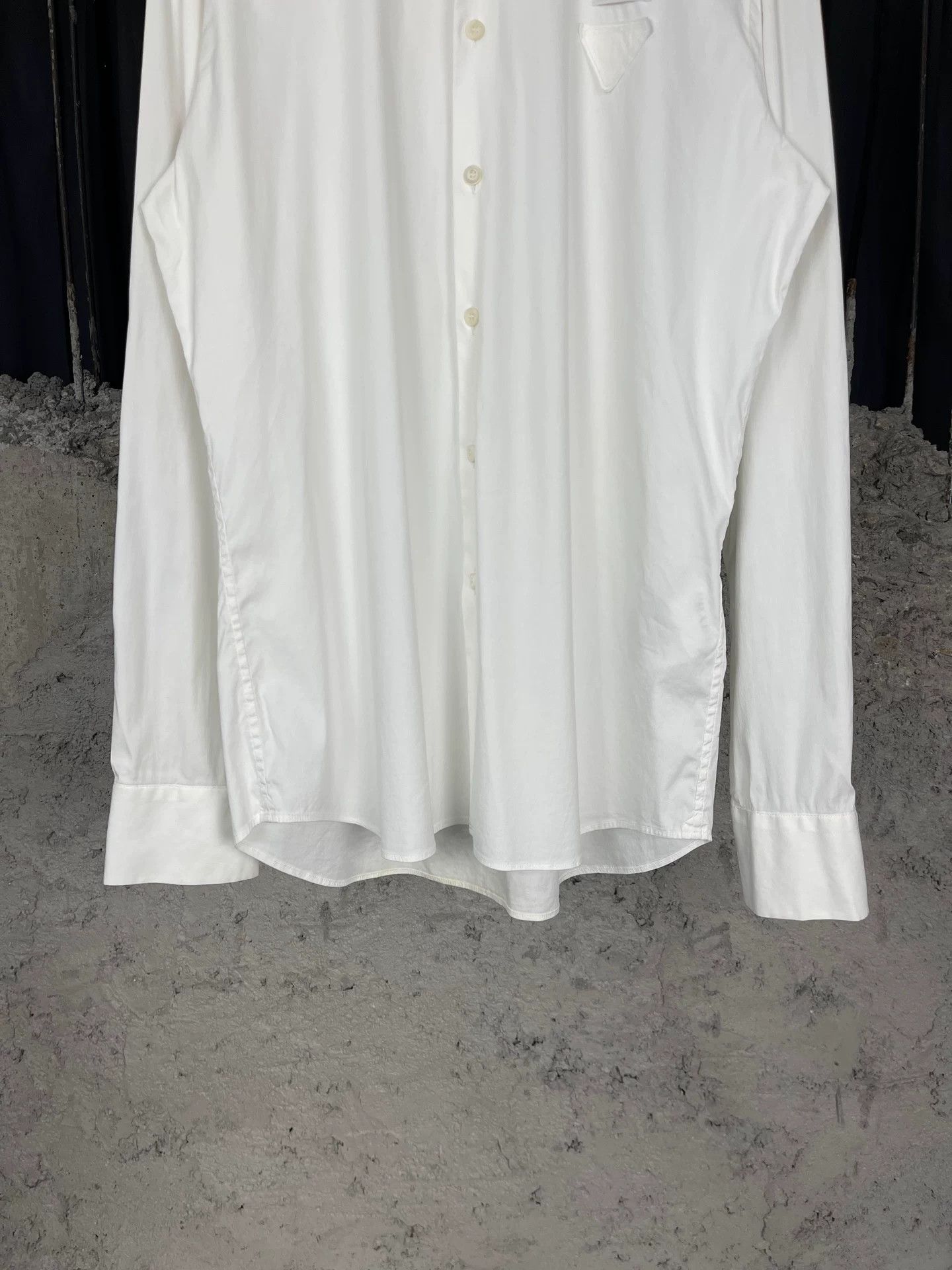Prada Prada Logo Patch Button Up Shirt Size M Size US M / EU 48-50 / 2 - 5 Thumbnail