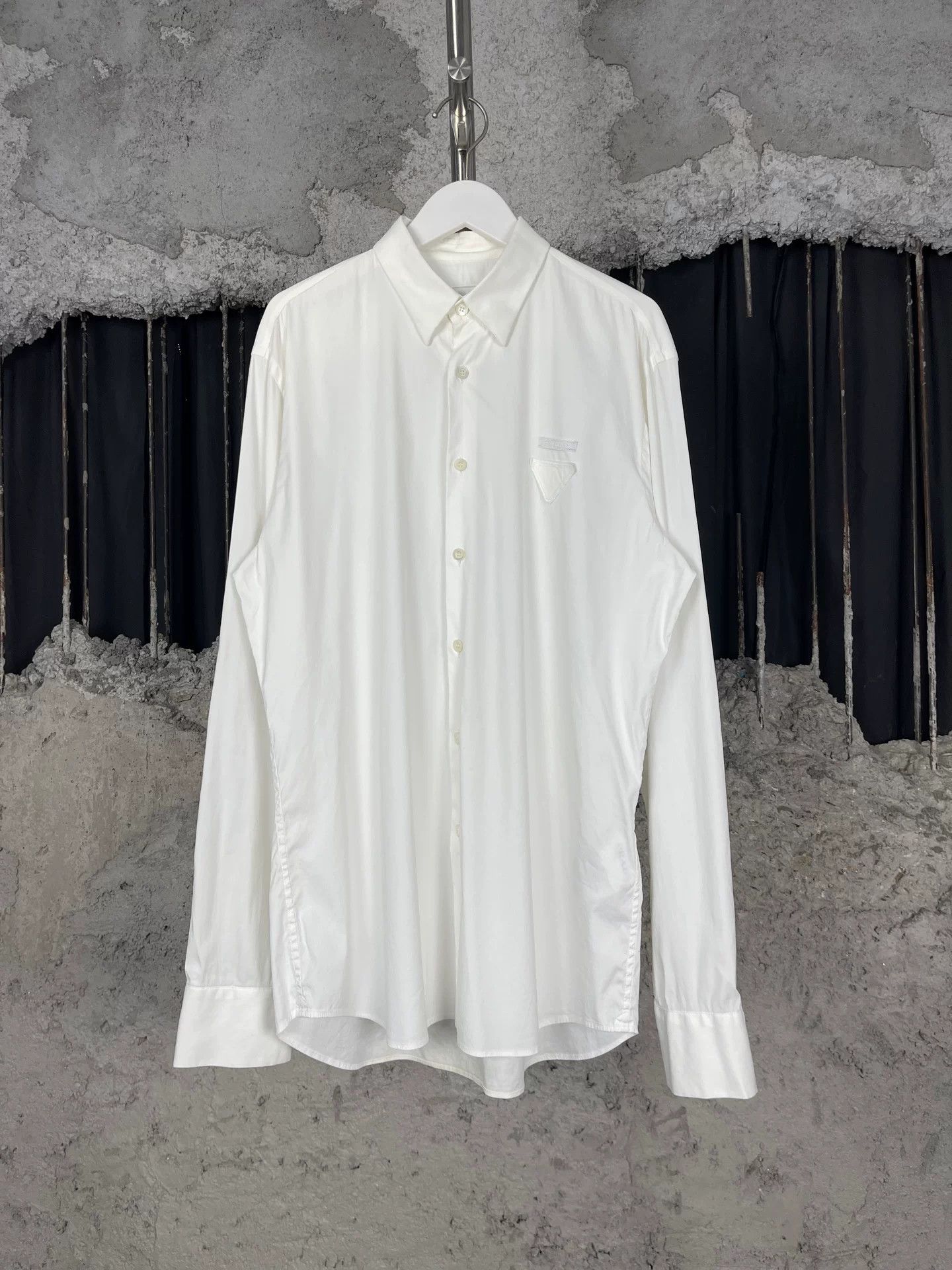 Prada Prada Logo Patch Button Up Shirt Size M Size US M / EU 48-50 / 2 - 2 Thumbnail