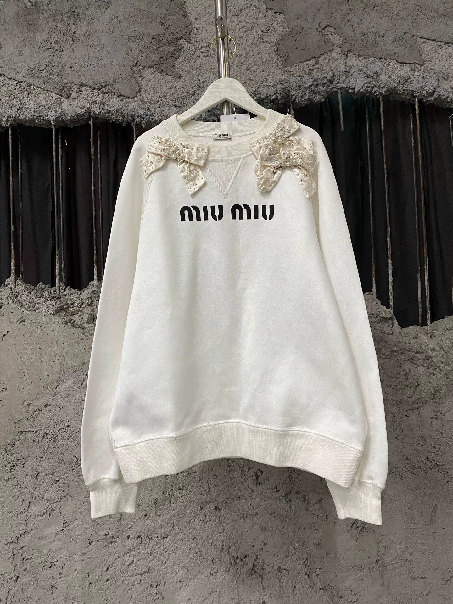 Miu Miu Miu Miu Embellished Bow Sweatshirt Size S Size S / US 4 / IT 40 - 2 Thumbnail
