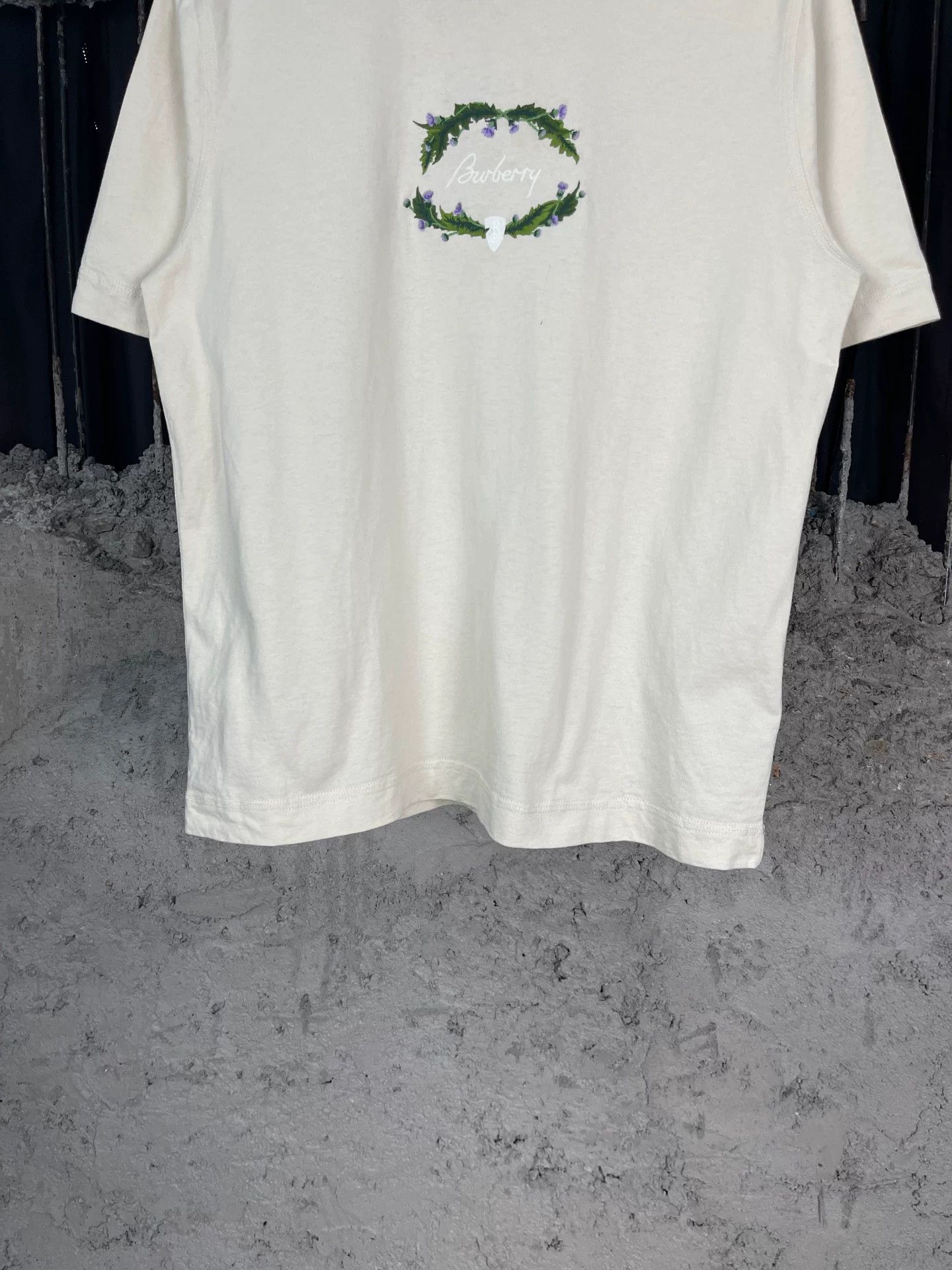 Burberry Burberry Embroidered Floral T-Shirt Size M Size US M / EU 48-50 / 2 - 5 Thumbnail