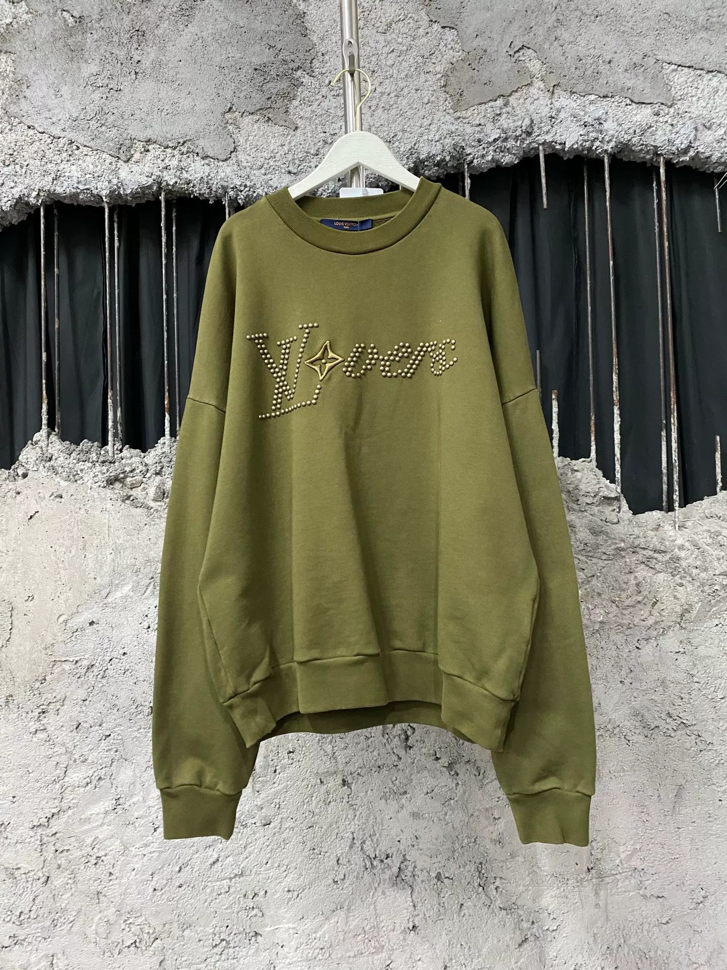 Louis Vuitton Louis Vuitton Pearl Logo Sweatshirt Size M Size US M / EU 48-50 / 2 - 2 Thumbnail