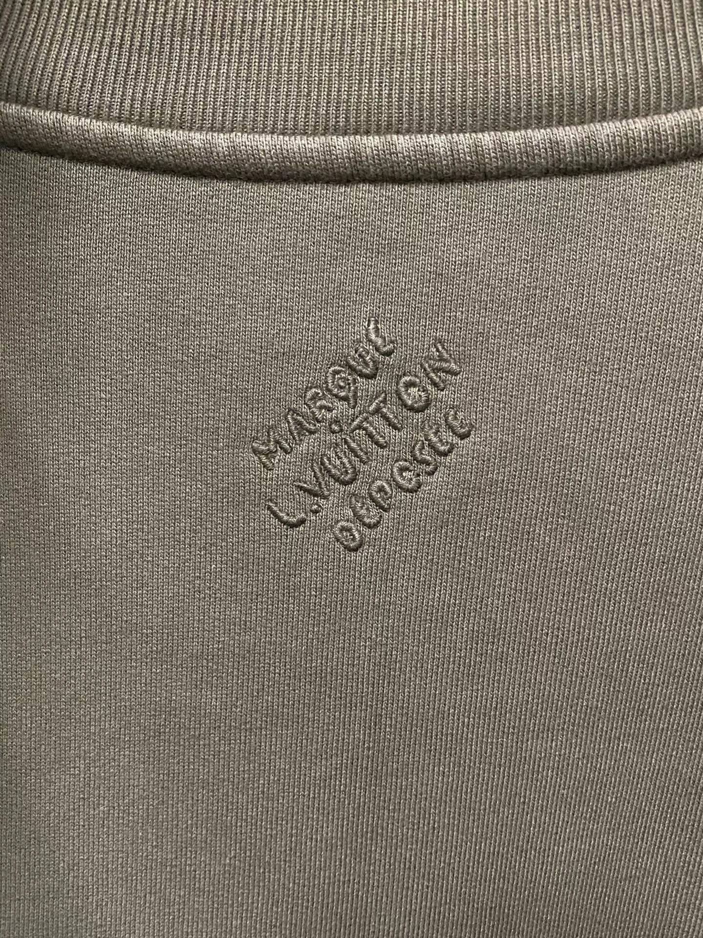 Louis Vuitton Louis Vuitton Pearl Logo Sweatshirt Size M Size US M / EU 48-50 / 2 - 6 Thumbnail