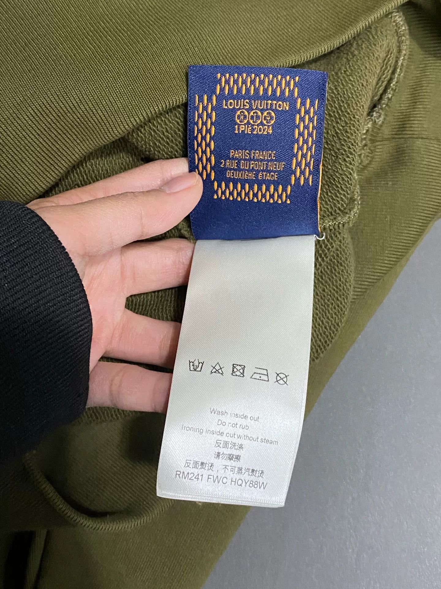 Louis Vuitton Louis Vuitton Pearl Logo Sweatshirt Size M Size US M / EU 48-50 / 2 - 9 Thumbnail