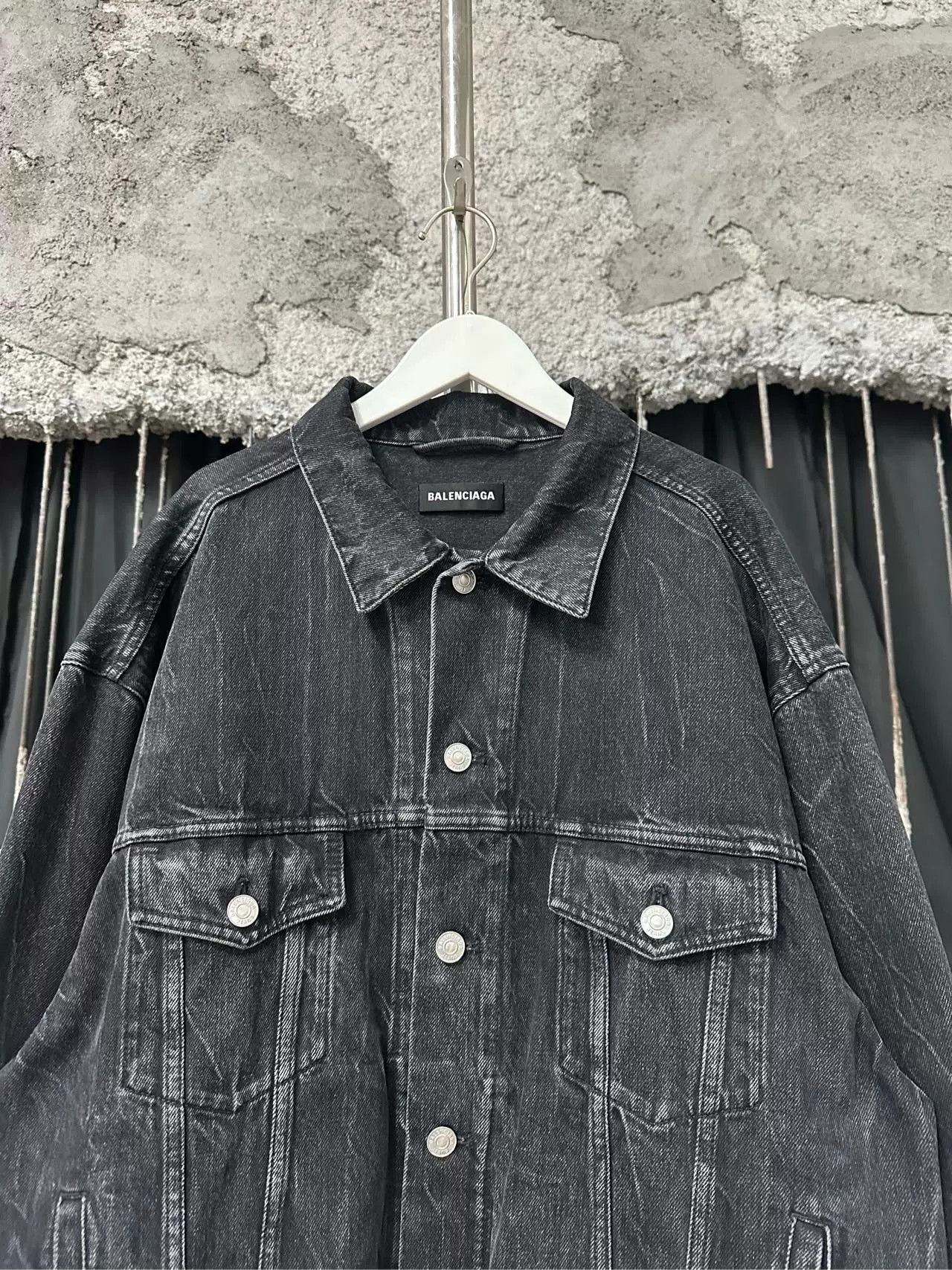 Balenciaga Balenciaga Logo Denim Jacket Size L Size US L / EU 52-54 / 3 - 4 Thumbnail