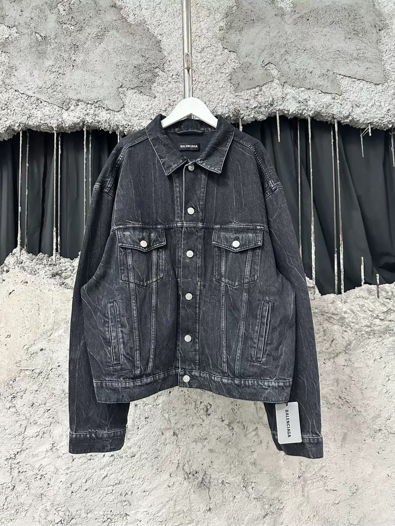 Balenciaga Balenciaga Logo Denim Jacket Size L Size US L / EU 52-54 / 3 - 2 Thumbnail