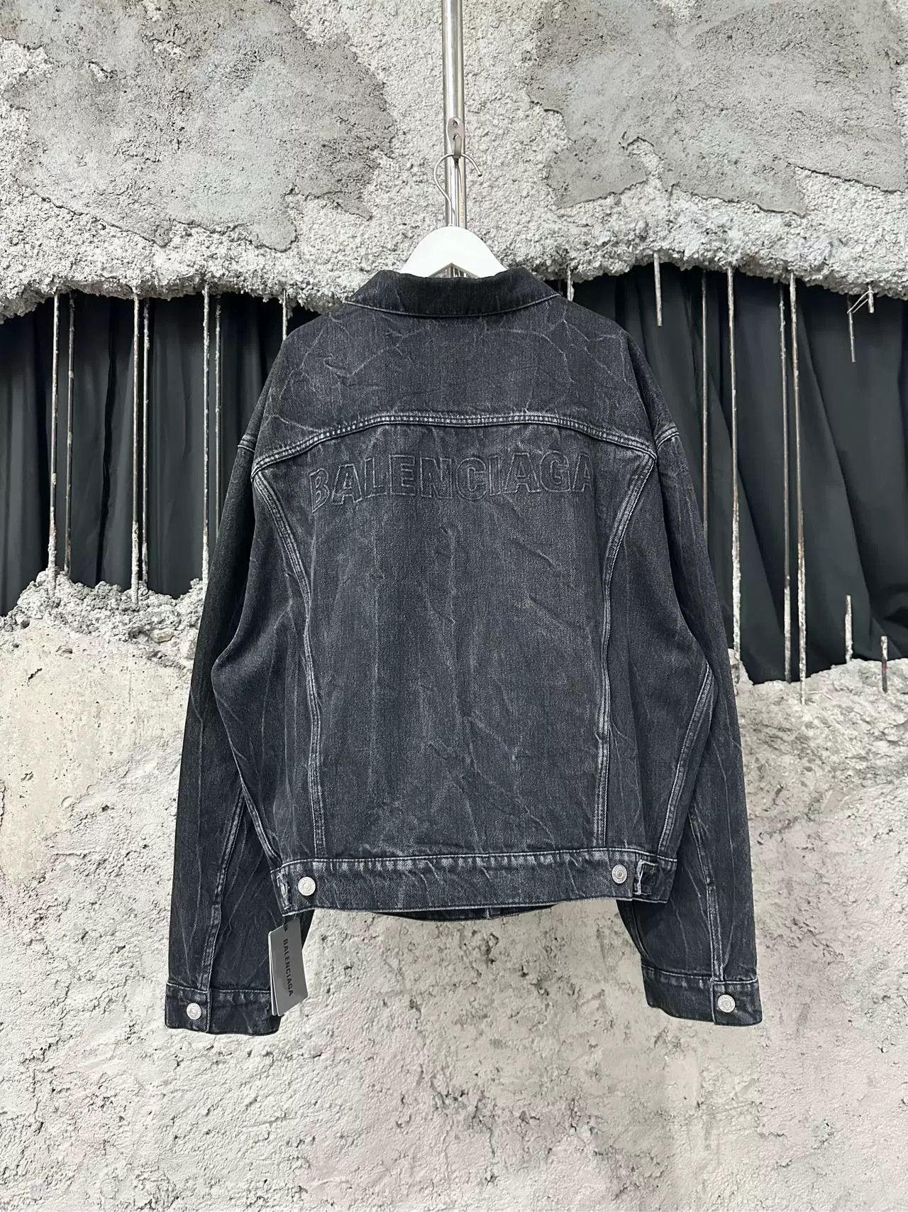 Balenciaga Balenciaga Logo Denim Jacket Size L Size US L / EU 52-54 / 3 - 3 Thumbnail