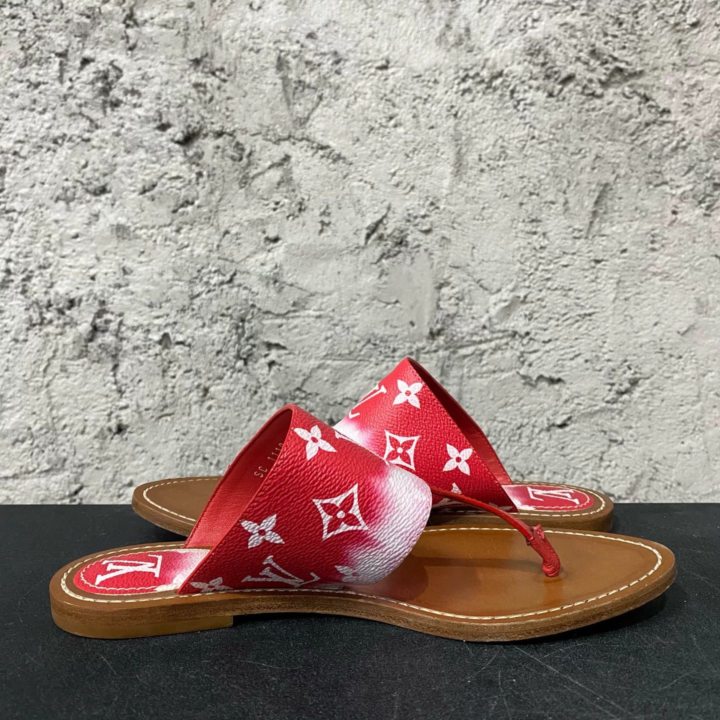Louis Vuitton Louis Vuitton Monogram Gradient Sandals Size 37.5 Size US 7.5 / IT 37.5 - 5 Thumbnail