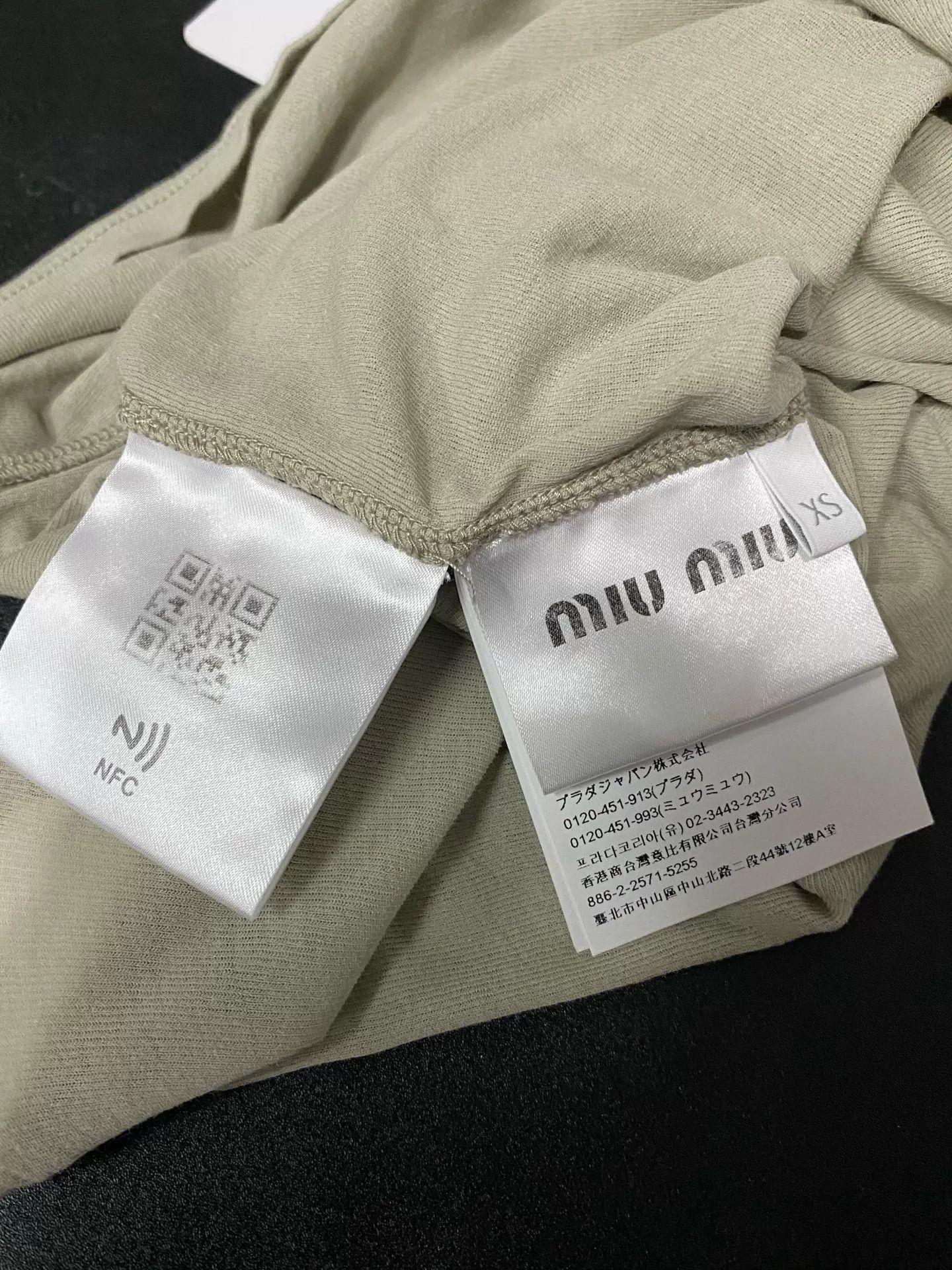 Miu Miu Miu Miu Logo Patch Long Sleeve T-Shirt Size XS Size XS / US 0-2 / IT 36-38 - 9 Thumbnail