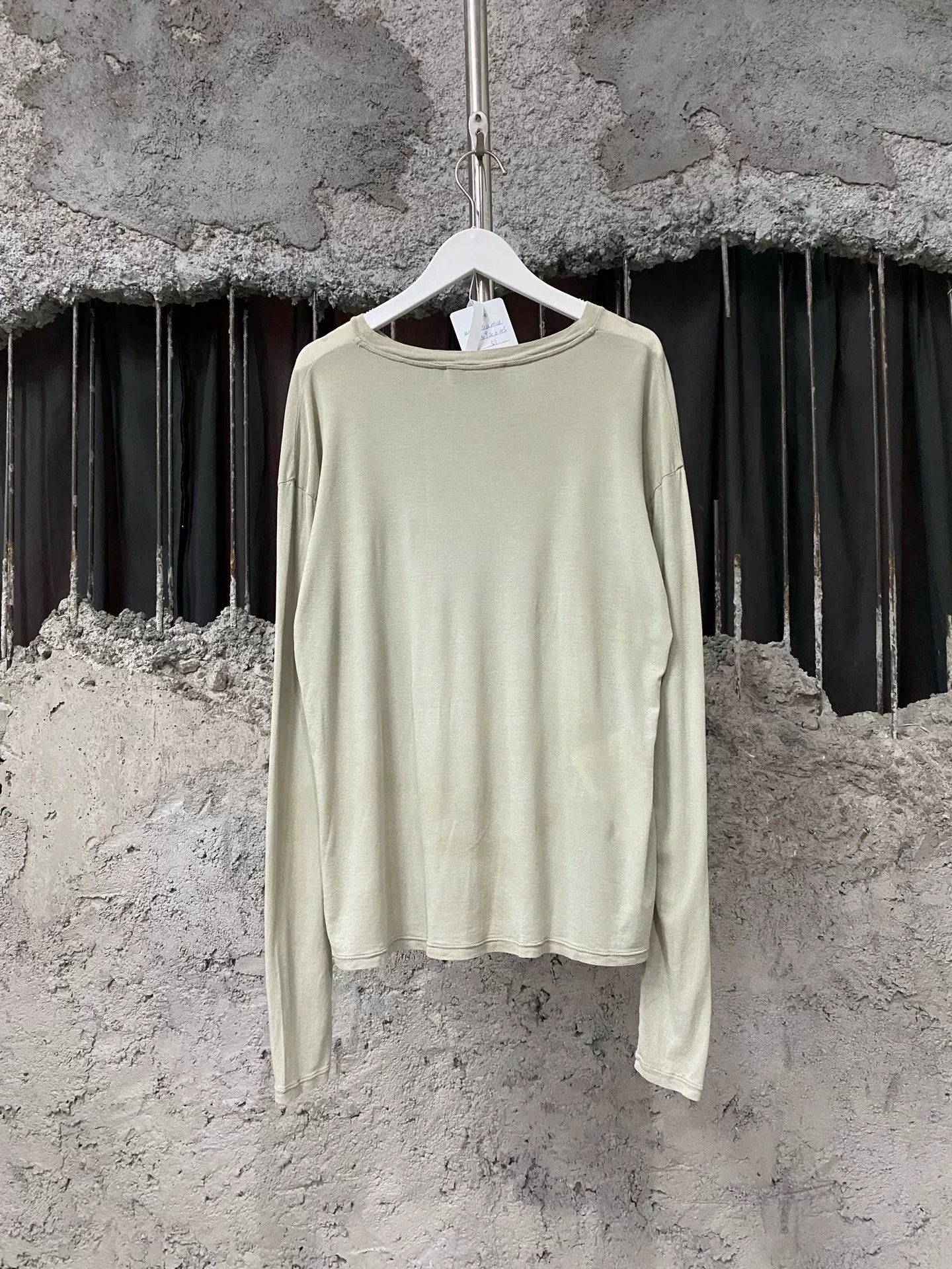 Miu Miu Miu Miu Logo Patch Long Sleeve T-Shirt Size XS Size XS / US 0-2 / IT 36-38 - 3 Thumbnail