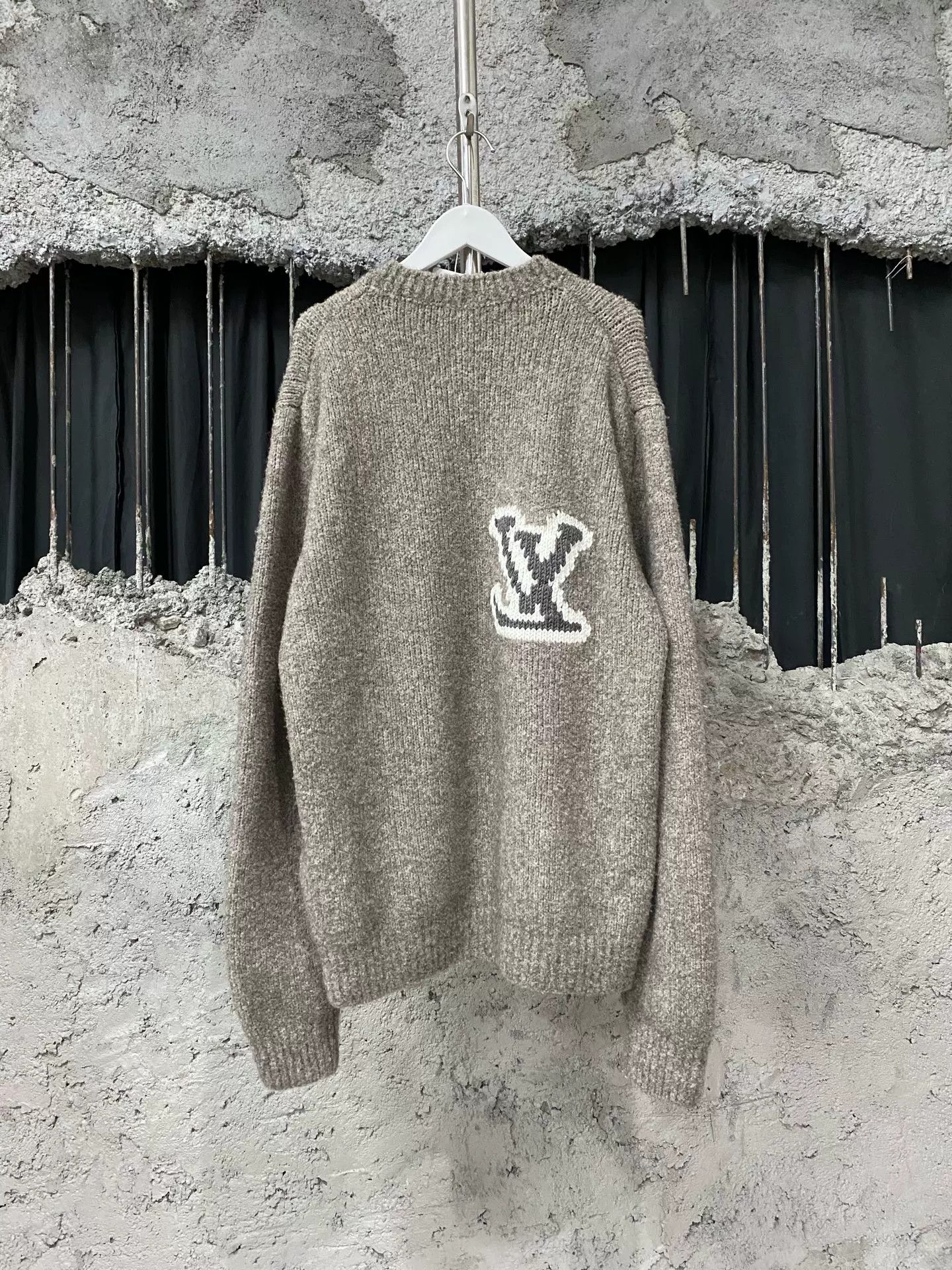 Louis Vuitton Louis Vuitton LV Logo Knit Sweater Size L Size US L / EU 52-54 / 3 - 3 Thumbnail