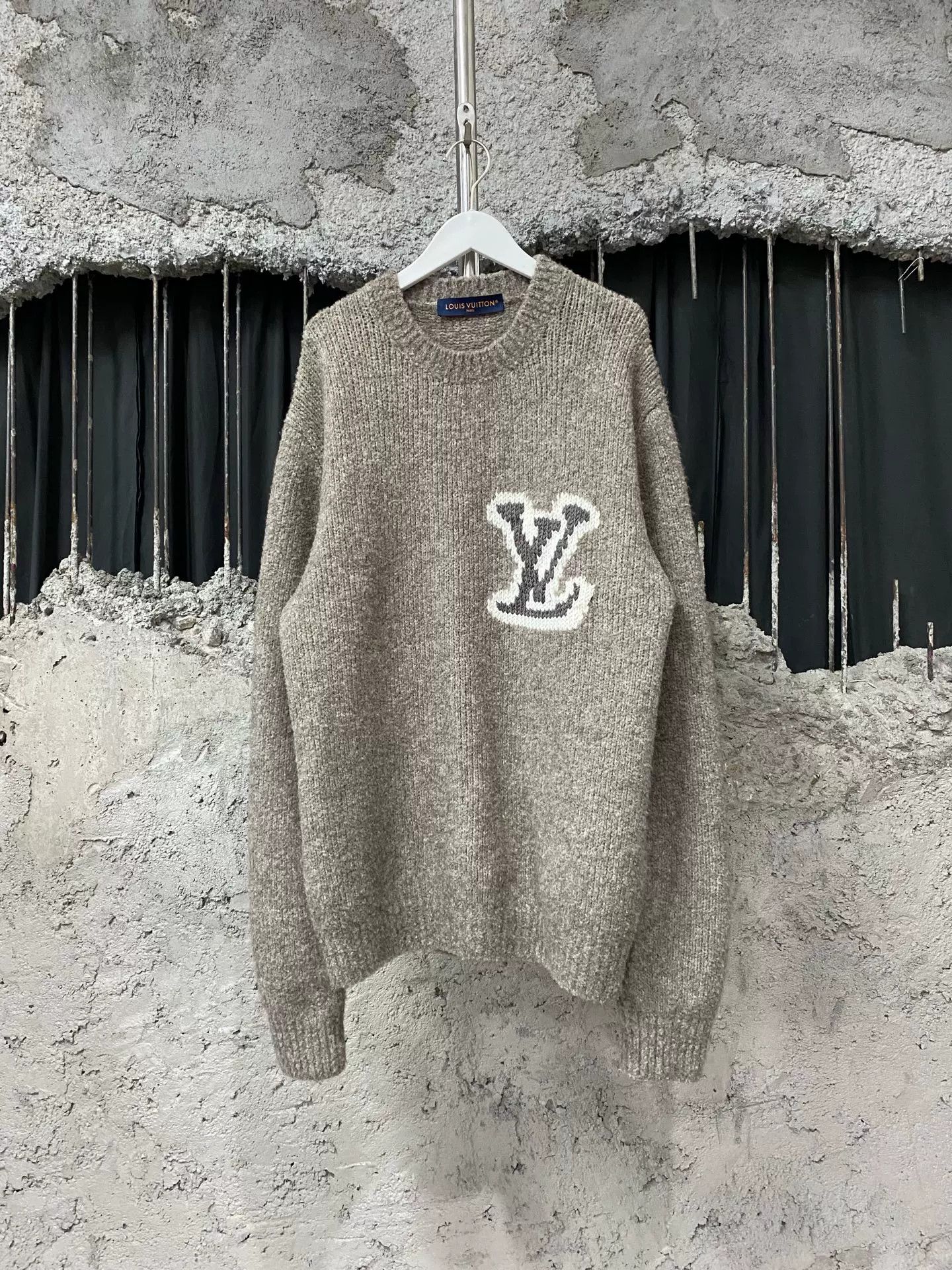 Louis Vuitton Louis Vuitton LV Logo Knit Sweater Size L Size US L / EU 52-54 / 3 - 2 Thumbnail